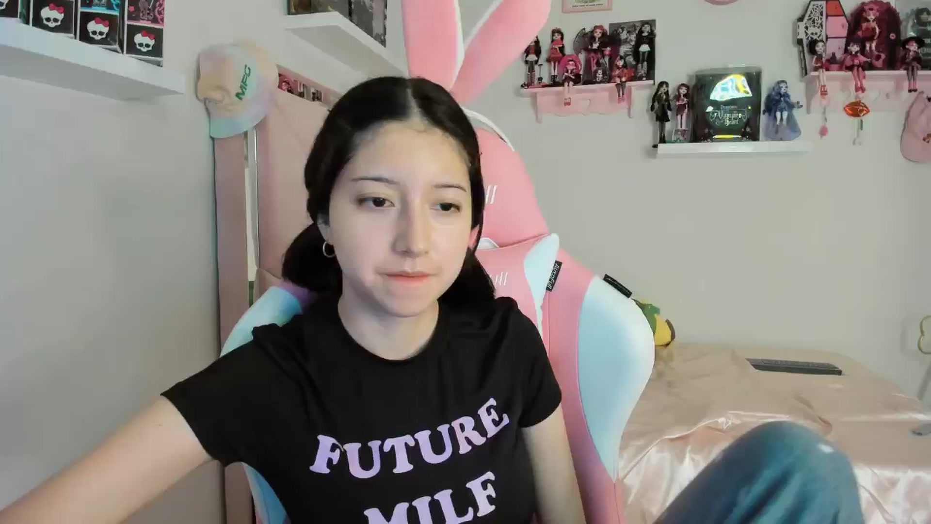 Gallery image thumbnail from Cherrycute666's myfreecams stream on, 11/04/2024, 04:51 image 1 of 20