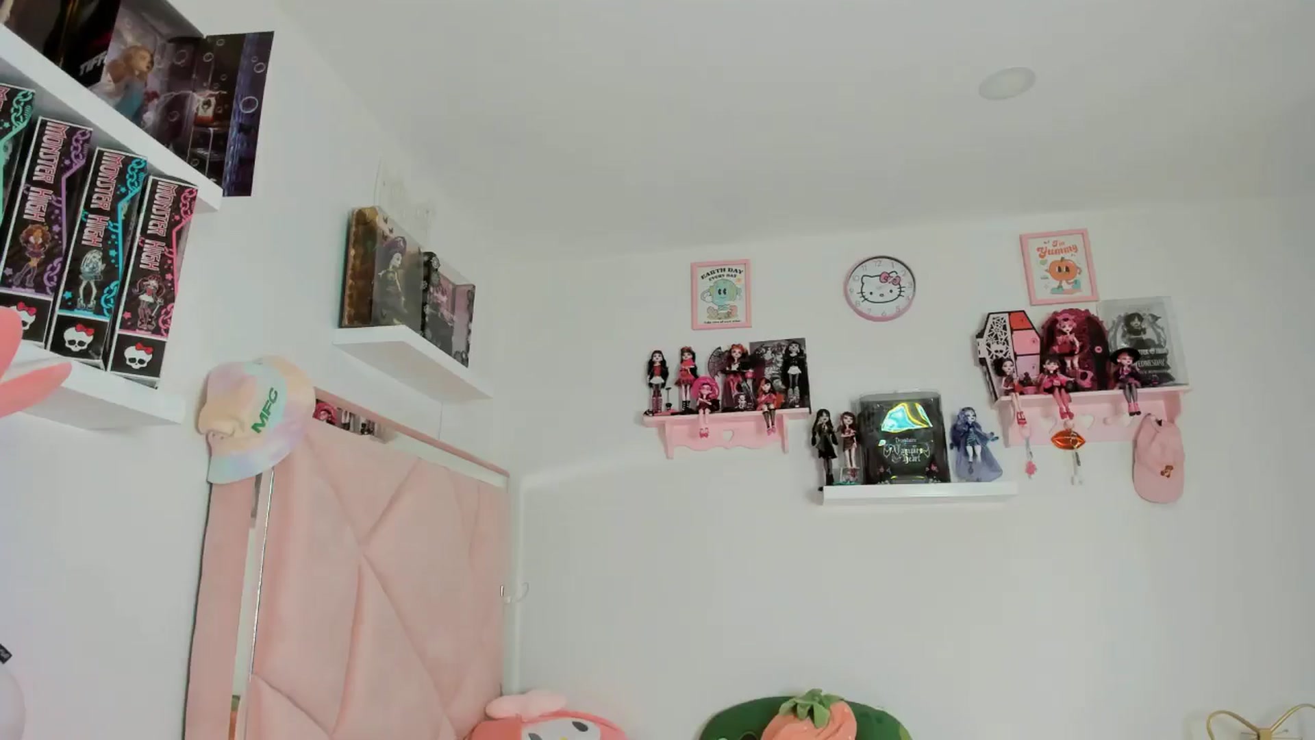 Gallery image thumbnail from Cherrycute666's myfreecams stream on, 11/04/2024, 08:30 image 18 of 20