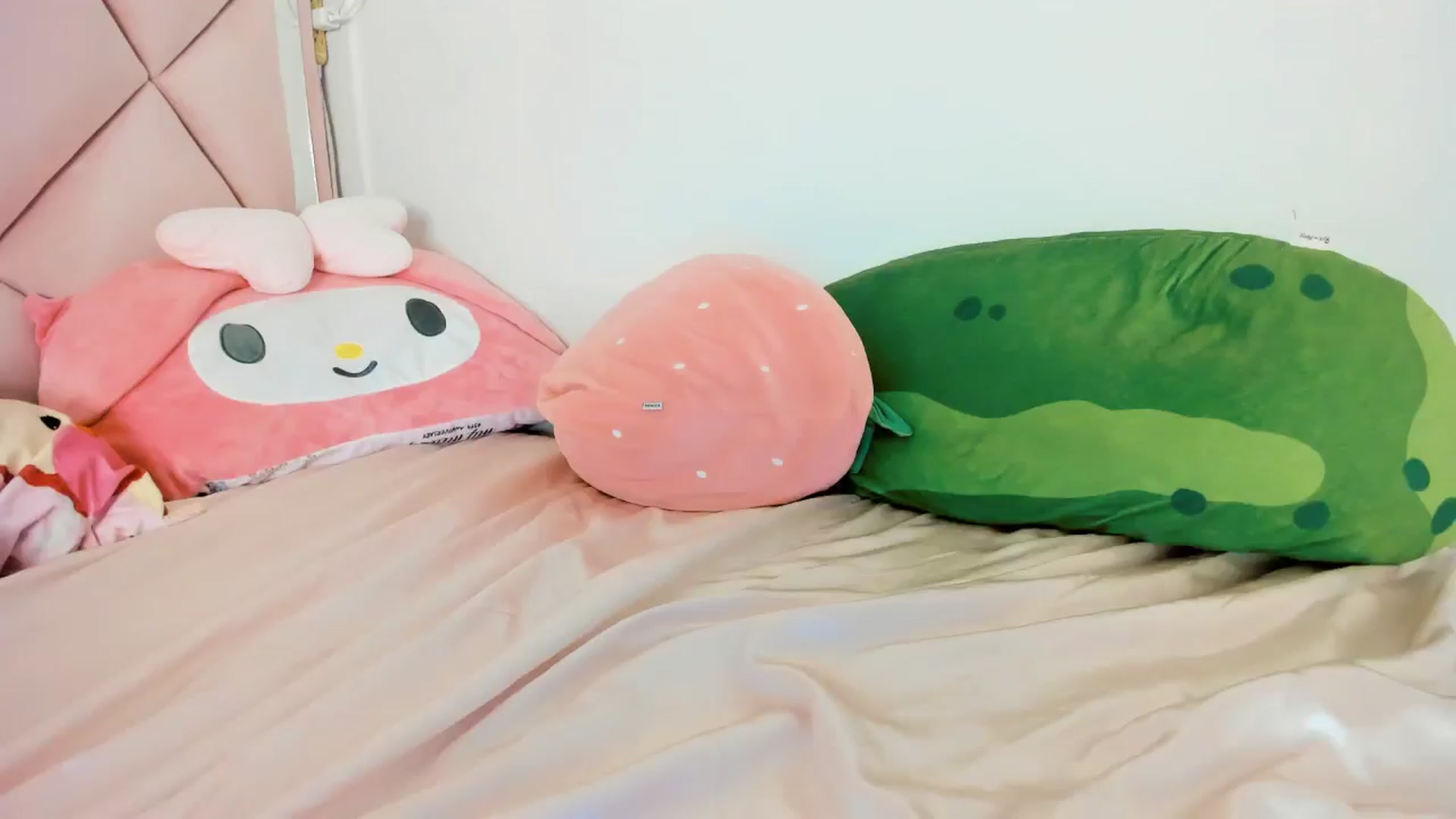 Gallery image thumbnail from Cherrycute666's myfreecams stream on, 11/04/2024, 08:30 image 1 of 20