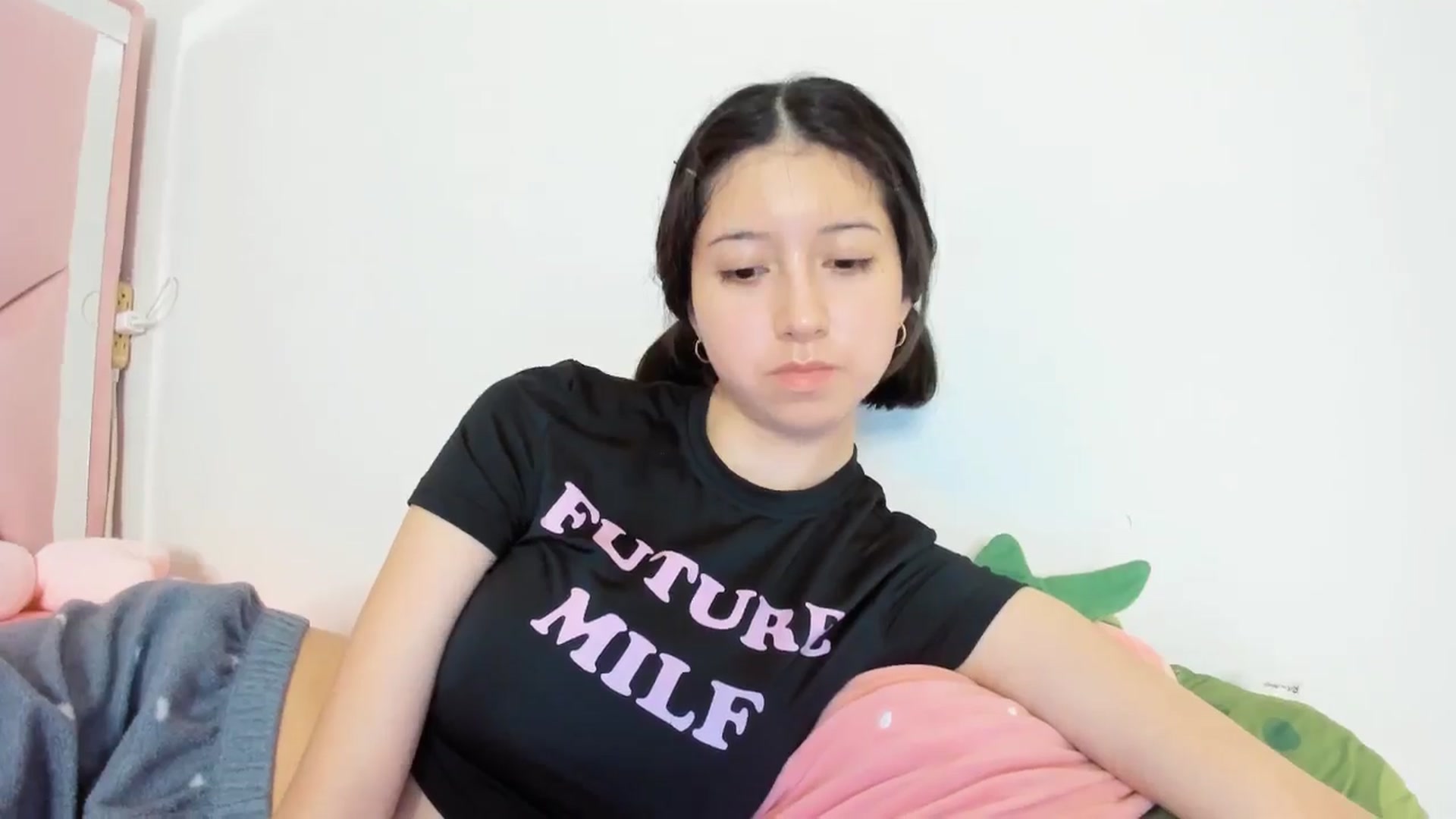 Gallery image thumbnail from Cherrycute666's myfreecams stream on, 11/04/2024, 08:30 image 9 of 20