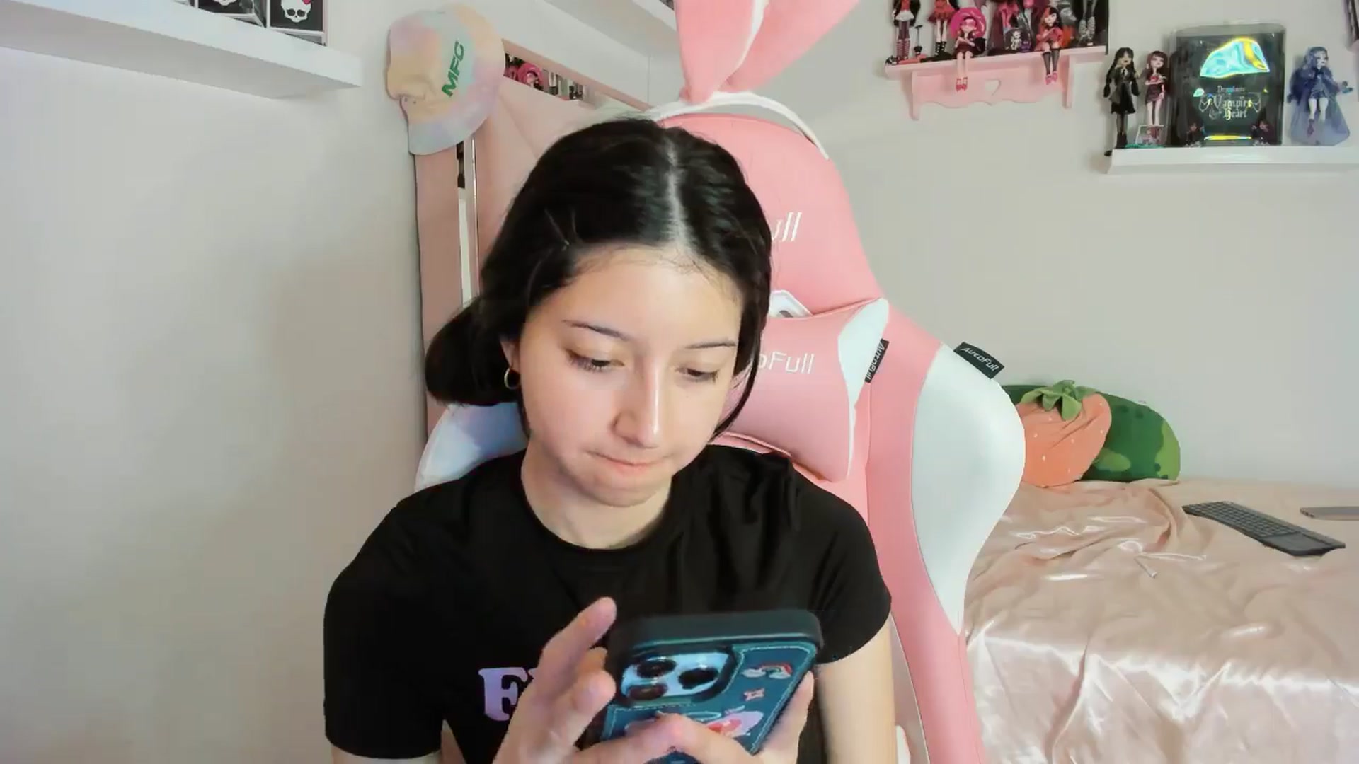 Gallery image thumbnail from Cherrycute666's myfreecams stream on, 11/04/2024, 08:51 image 6 of 20