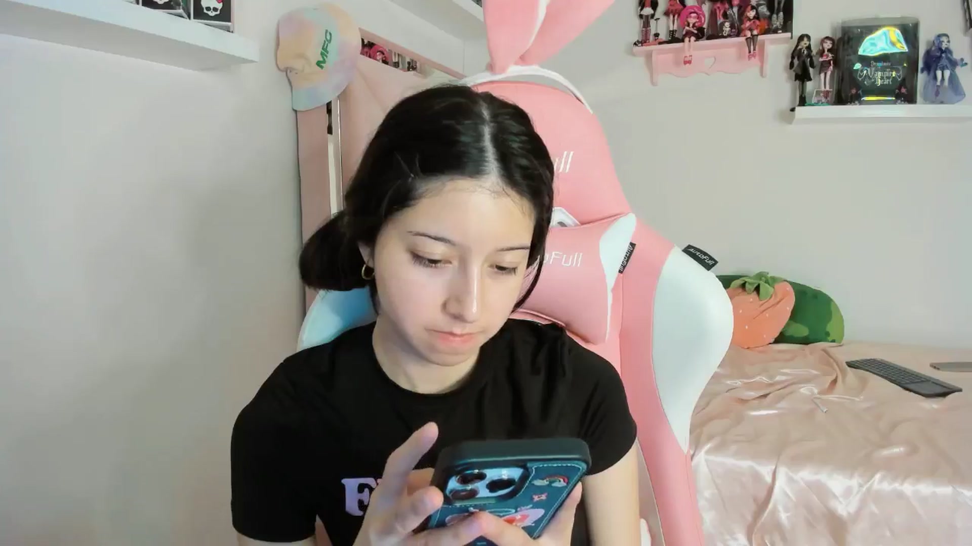 Gallery image thumbnail from Cherrycute666's myfreecams stream on, 11/04/2024, 08:51 image 5 of 20