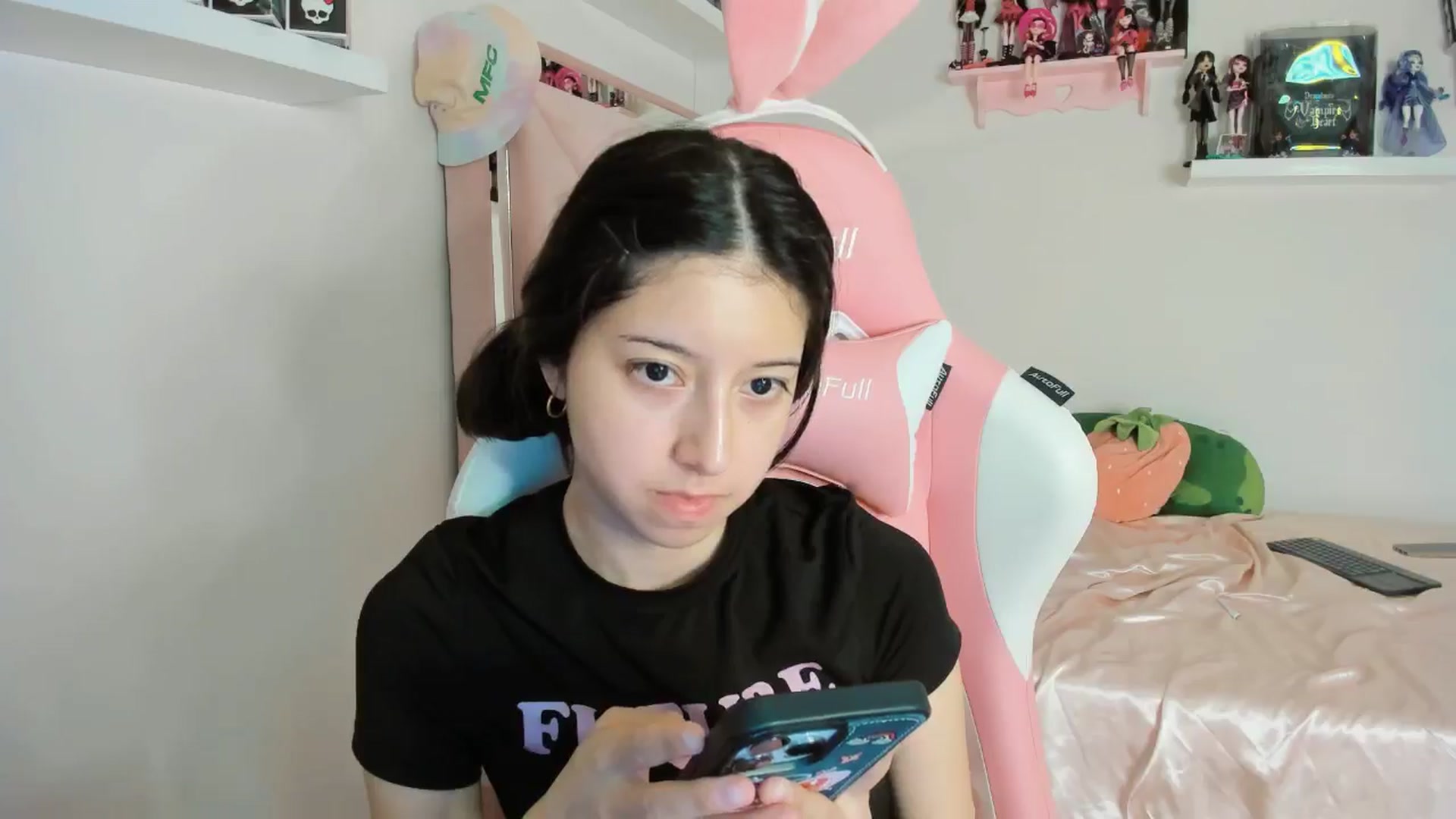 Gallery image thumbnail from Cherrycute666's myfreecams stream on, 11/04/2024, 08:51 image 2 of 20