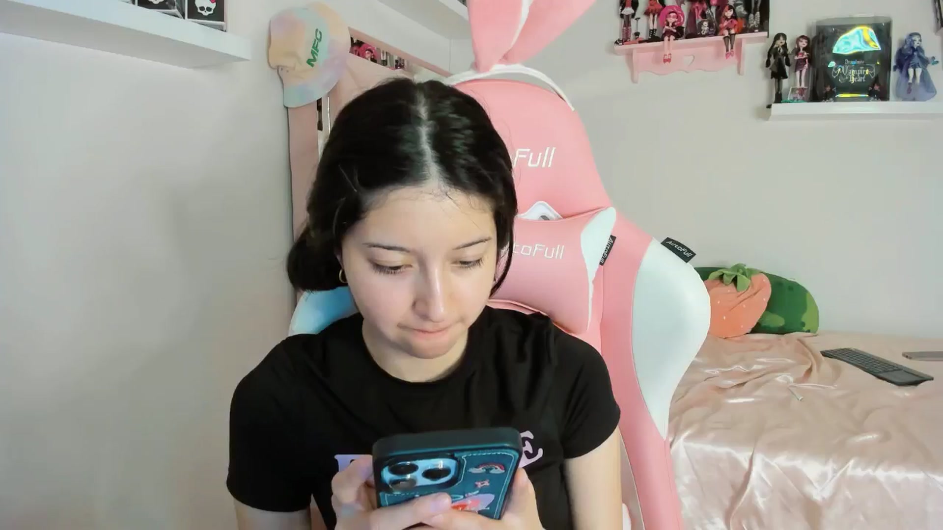 Gallery image thumbnail from Cherrycute666's myfreecams stream on, 11/04/2024, 08:51 image 3 of 20