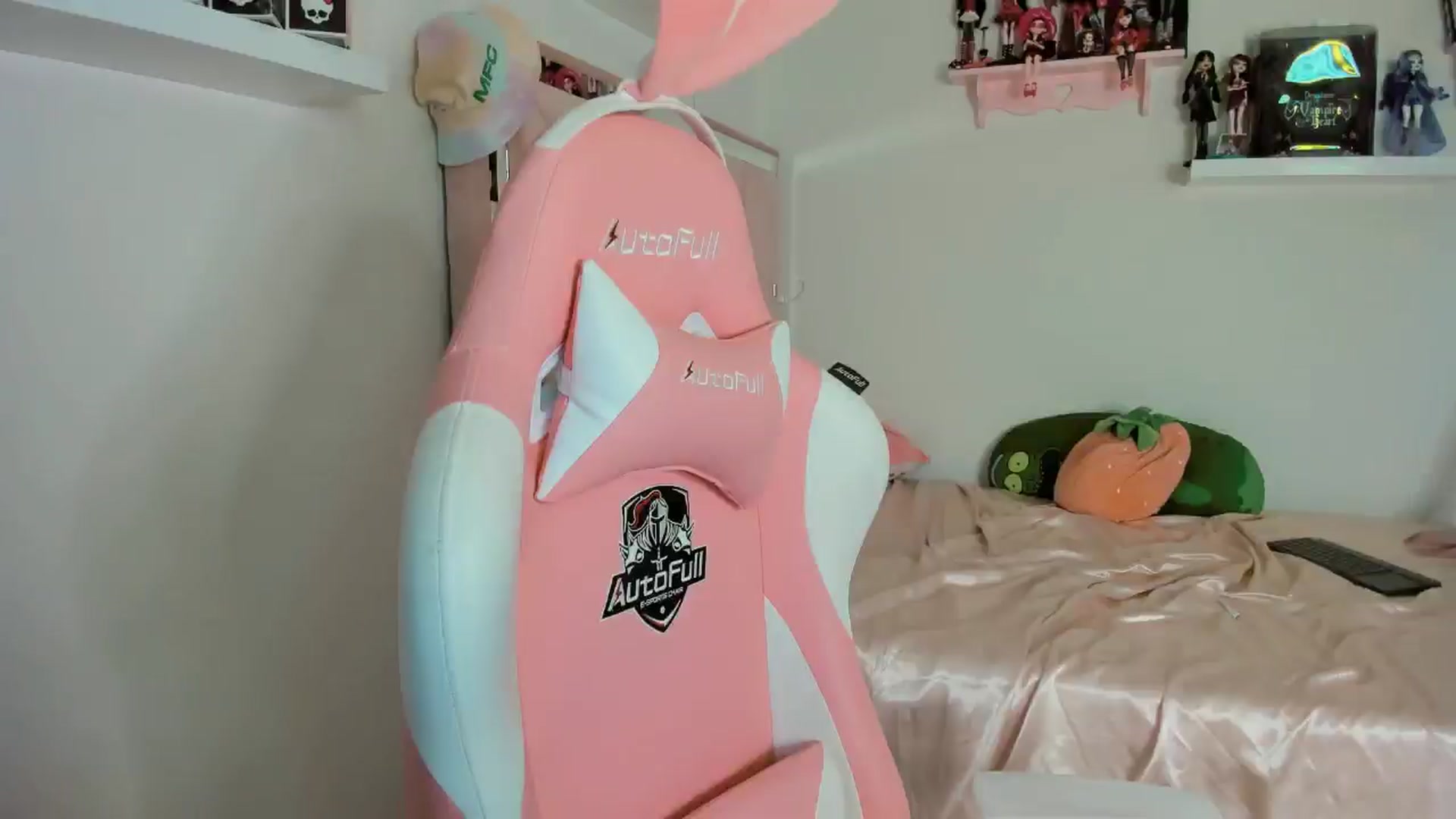 Gallery image thumbnail from Cherrycute666's myfreecams stream on, 11/04/2024, 08:51 image 9 of 20