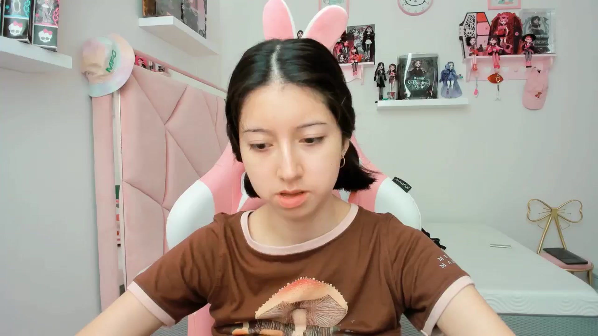 Gallery image thumbnail from Cherrycute666's myfreecams stream on, 11/04/2024, 21:46 image 15 of 20