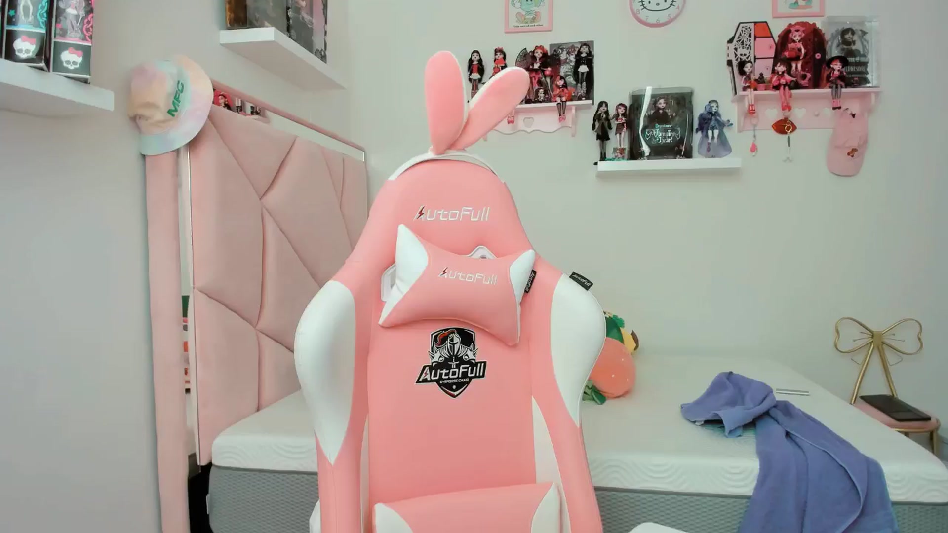 Gallery image thumbnail from Cherrycute666's myfreecams stream on, 11/04/2024, 21:46 image 17 of 20