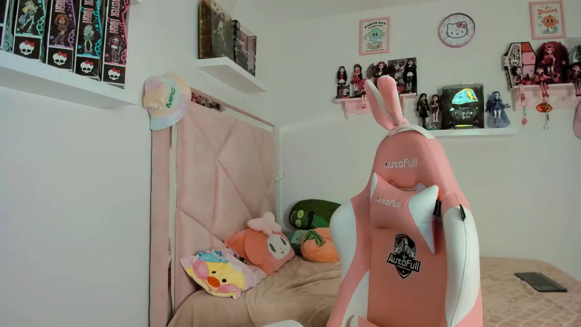 Gallery image thumbnail from Cherrycute666's myfreecams stream on, 11/05/2024, 03:53 image 17 of 20