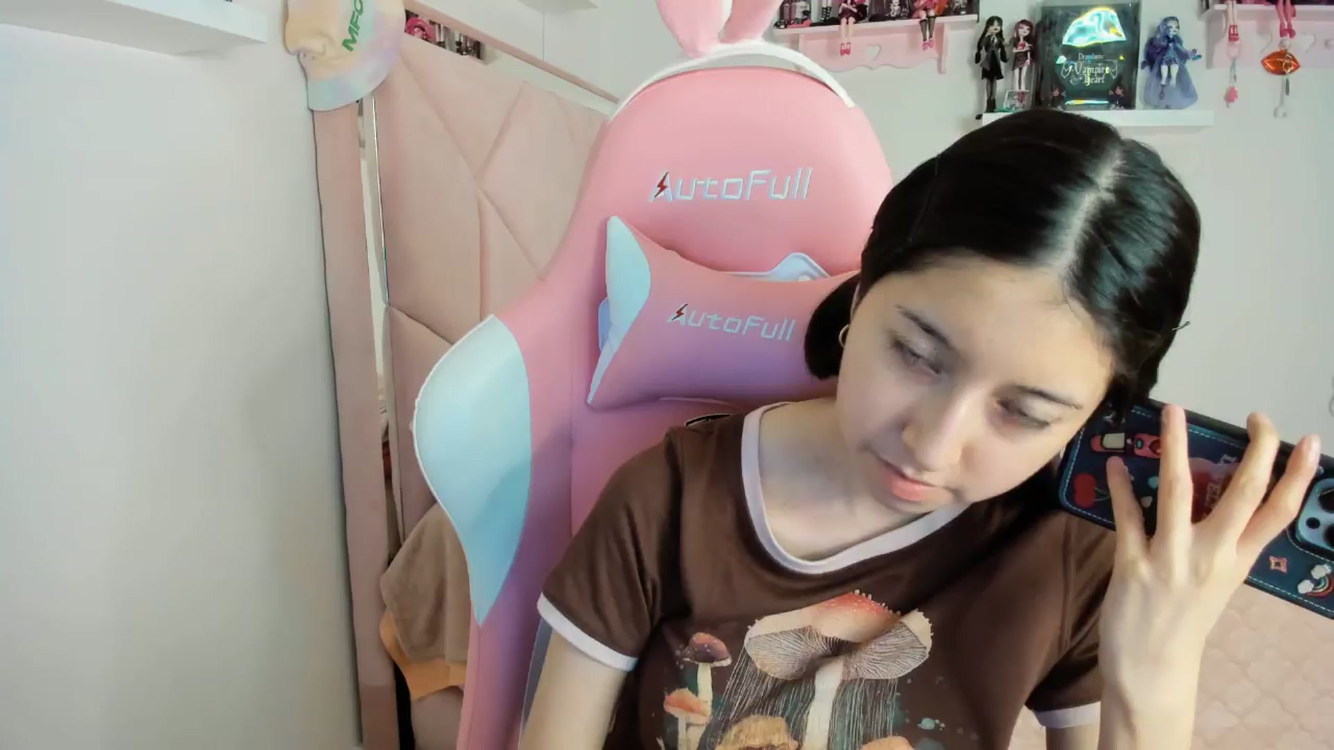 Gallery image thumbnail from Cherrycute666's myfreecams stream on, 11/05/2024, 03:53 image 6 of 20