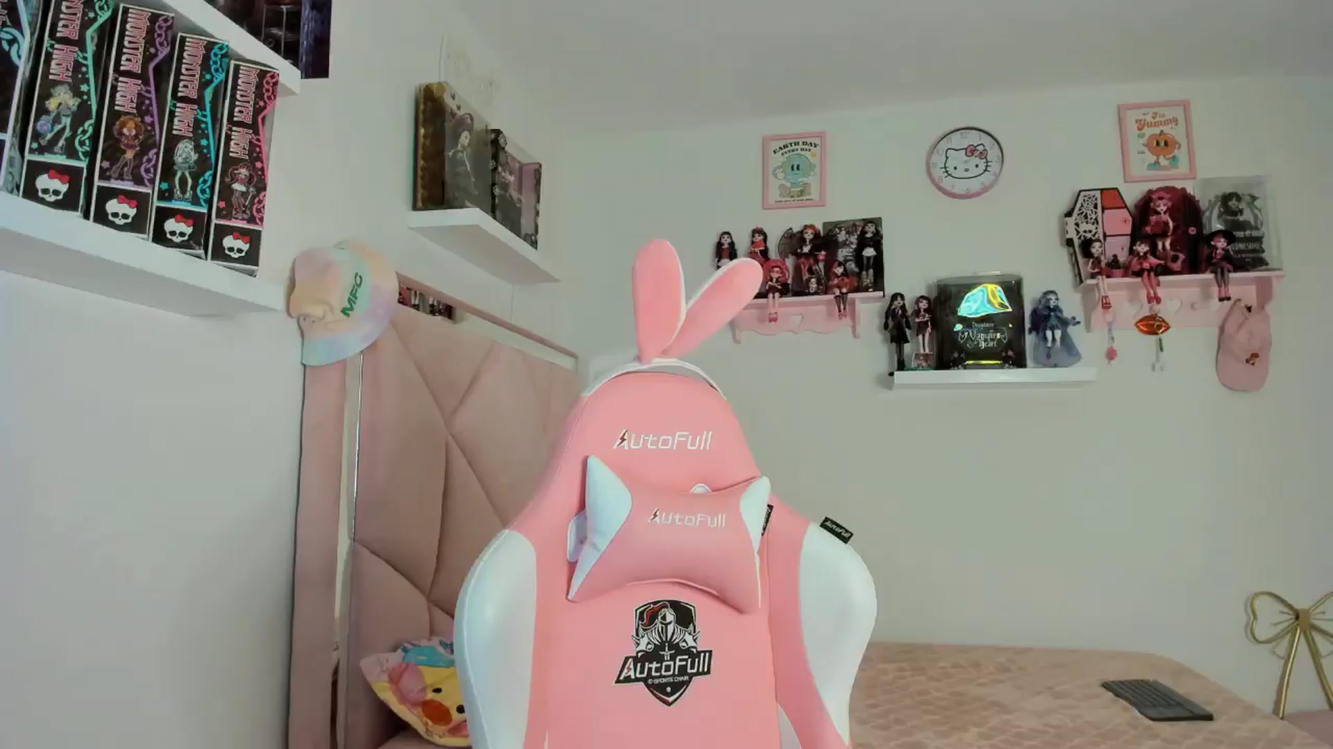 Gallery image thumbnail from Cherrycute666's myfreecams stream on, 11/05/2024, 05:55 image 16 of 20