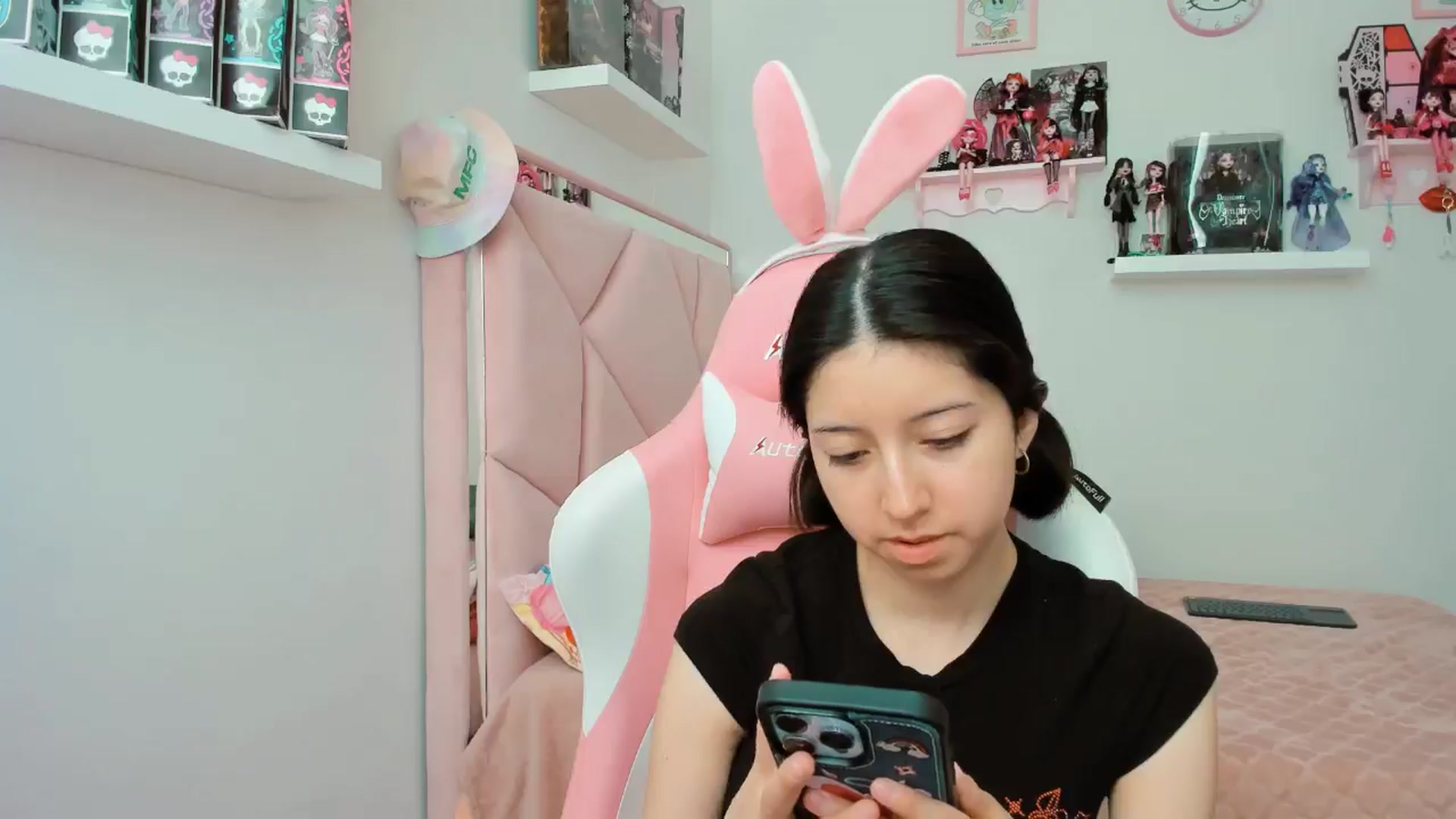 Gallery image thumbnail from Cherrycute666's myfreecams stream on, 11/05/2024, 21:26 image 2 of 20