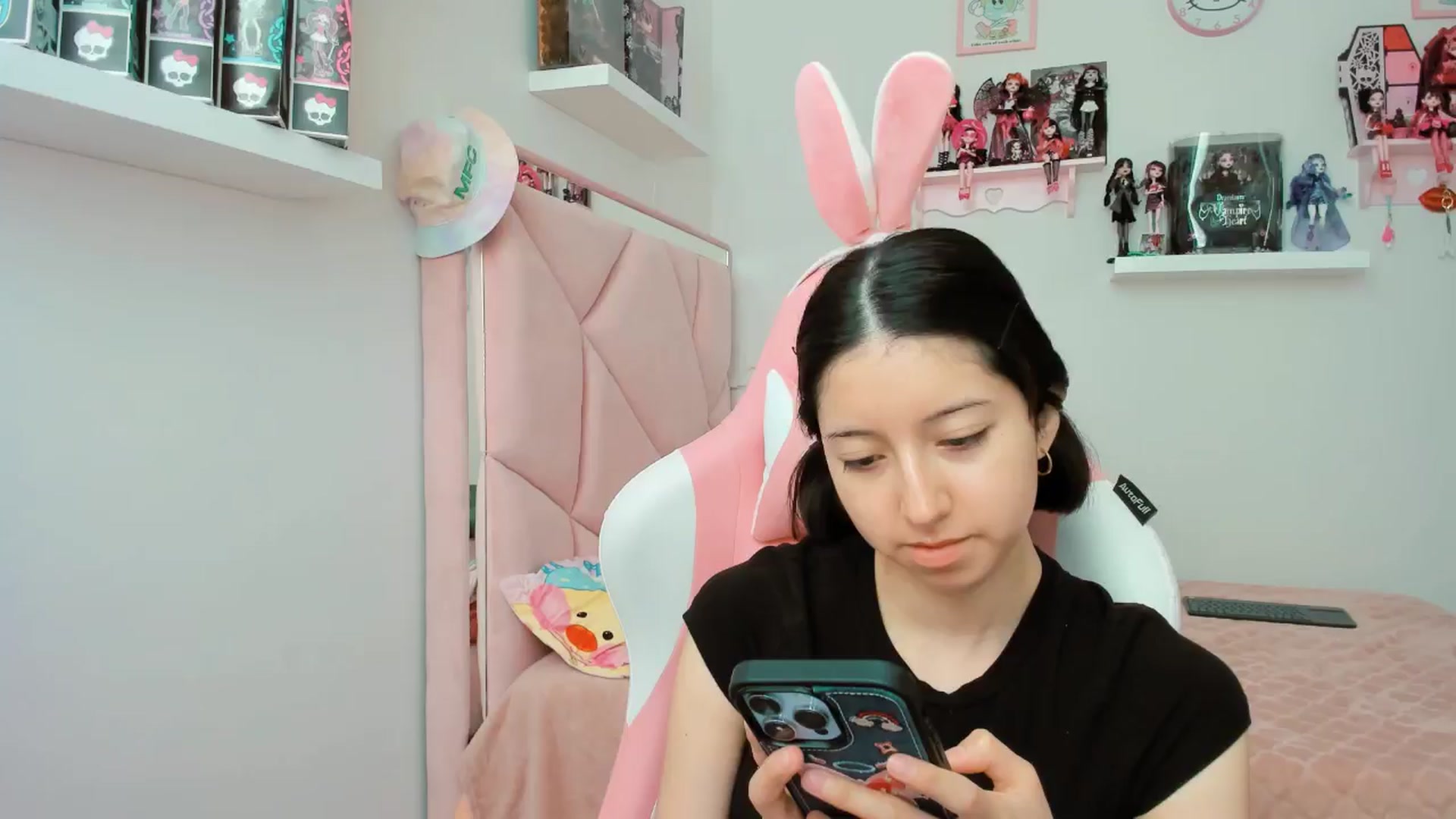 Gallery image thumbnail from Cherrycute666's myfreecams stream on, 11/05/2024, 21:26 image 1 of 20