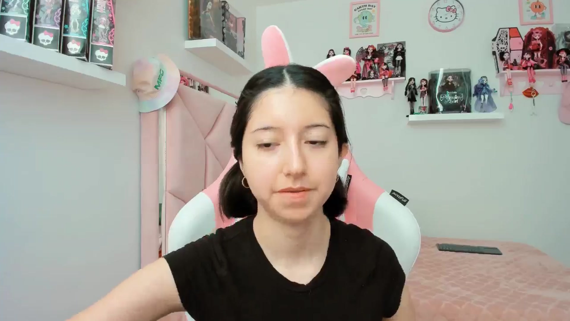 Gallery image thumbnail from Cherrycute666's myfreecams stream on, 11/05/2024, 21:26 image 5 of 20