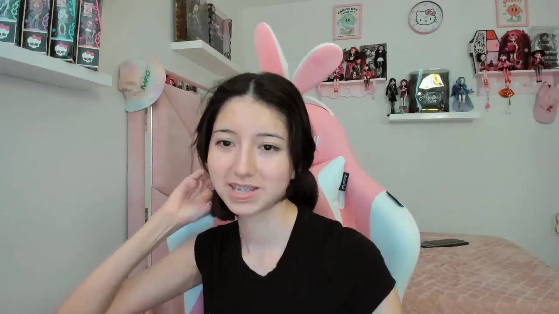 Gallery image thumbnail from Cherrycute666's myfreecams stream on, 11/05/2024, 23:37 image 17 of 20