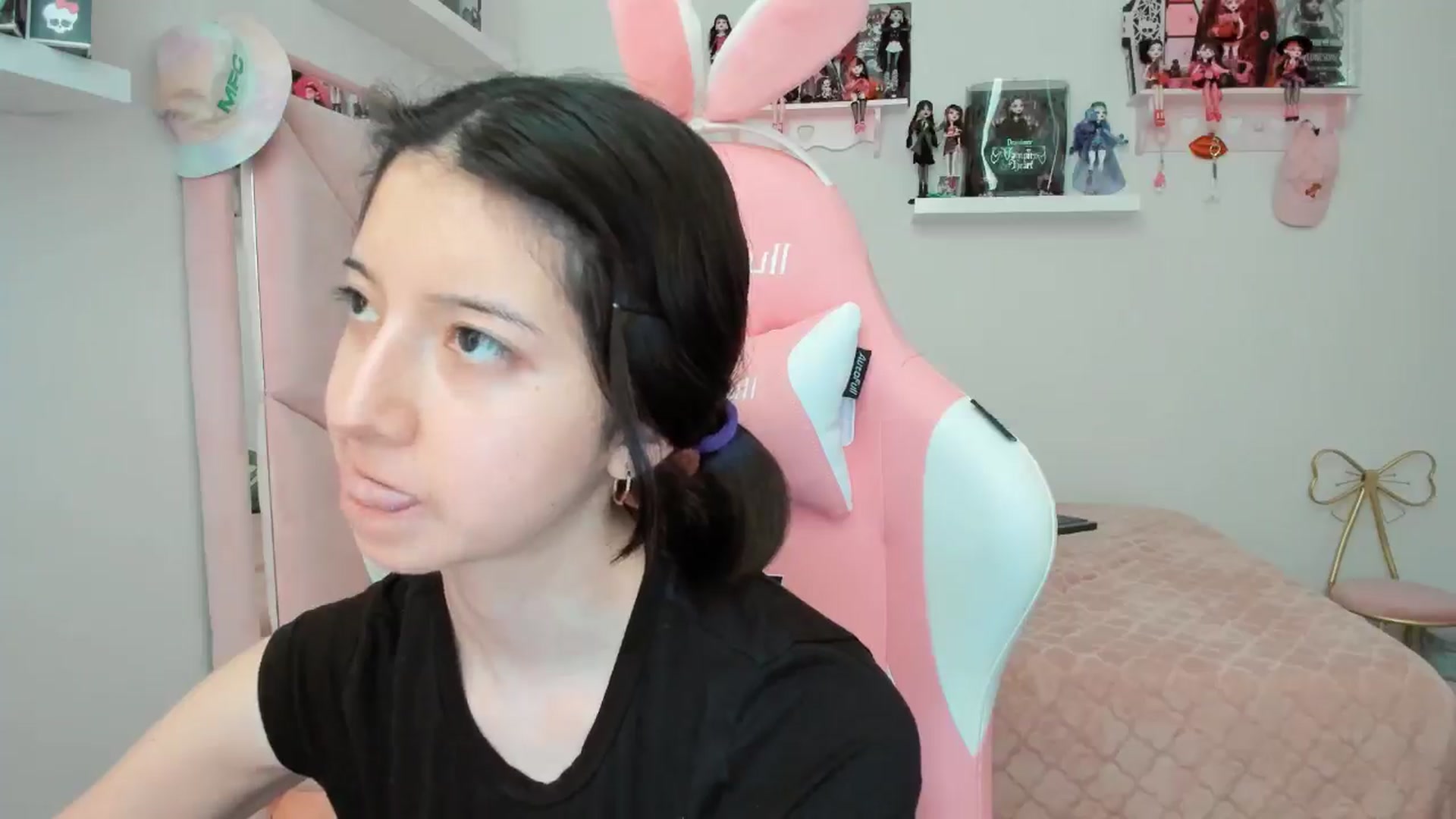 Gallery image thumbnail from Cherrycute666's myfreecams stream on, 11/05/2024, 23:37 image 8 of 20