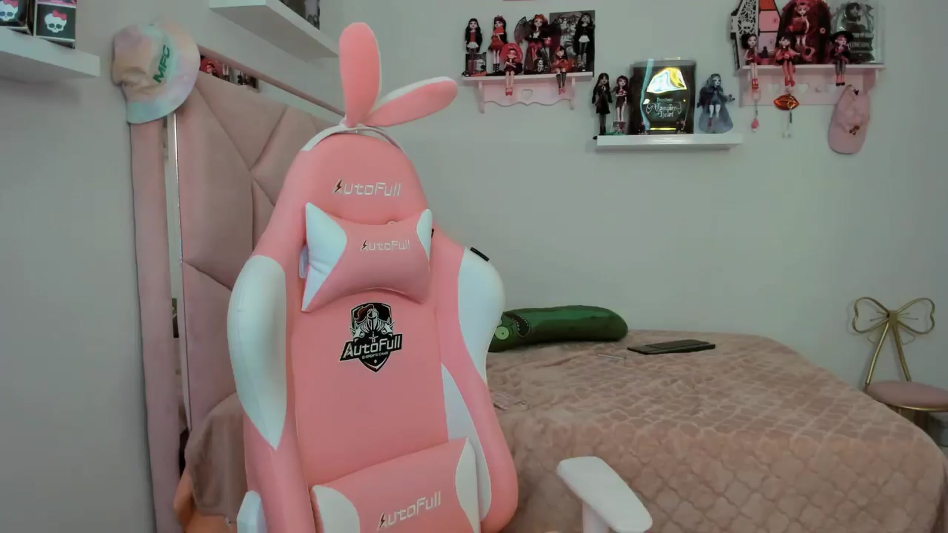 Gallery image thumbnail from Cherrycute666's myfreecams stream on, 11/05/2024, 23:37 image 15 of 20