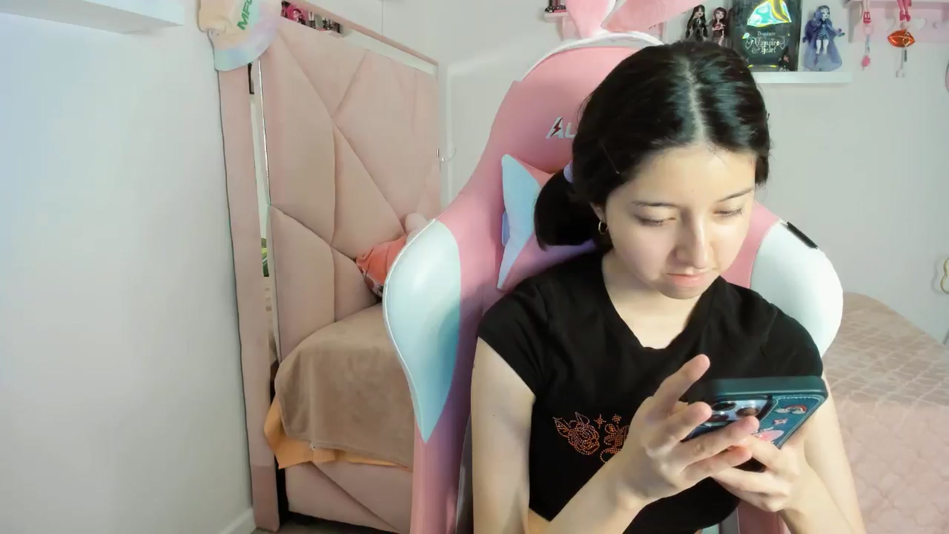 Gallery image thumbnail from Cherrycute666's myfreecams stream on, 11/06/2024, 01:54 image 15 of 20