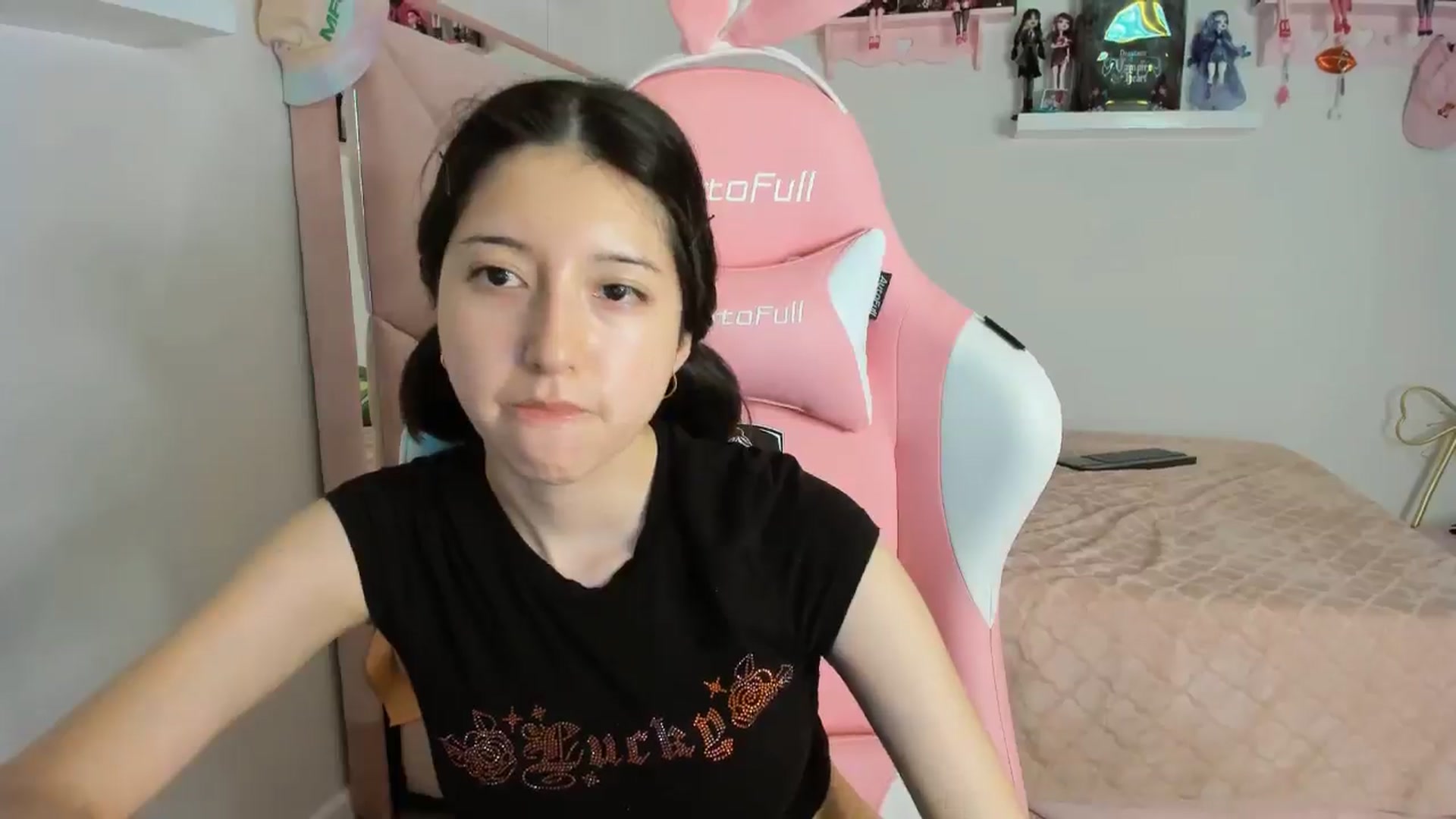 Gallery image thumbnail from Cherrycute666's myfreecams stream on, 11/06/2024, 01:54 image 4 of 20