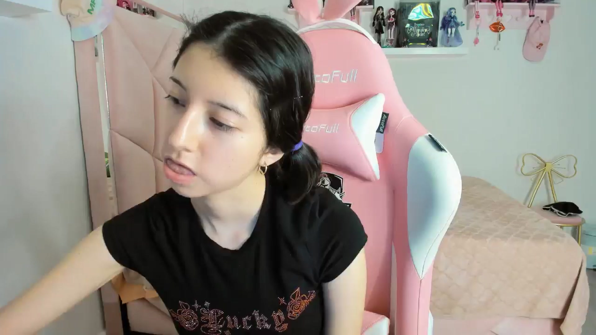 Gallery image thumbnail from Cherrycute666's myfreecams stream on, 11/06/2024, 01:54 image 3 of 20