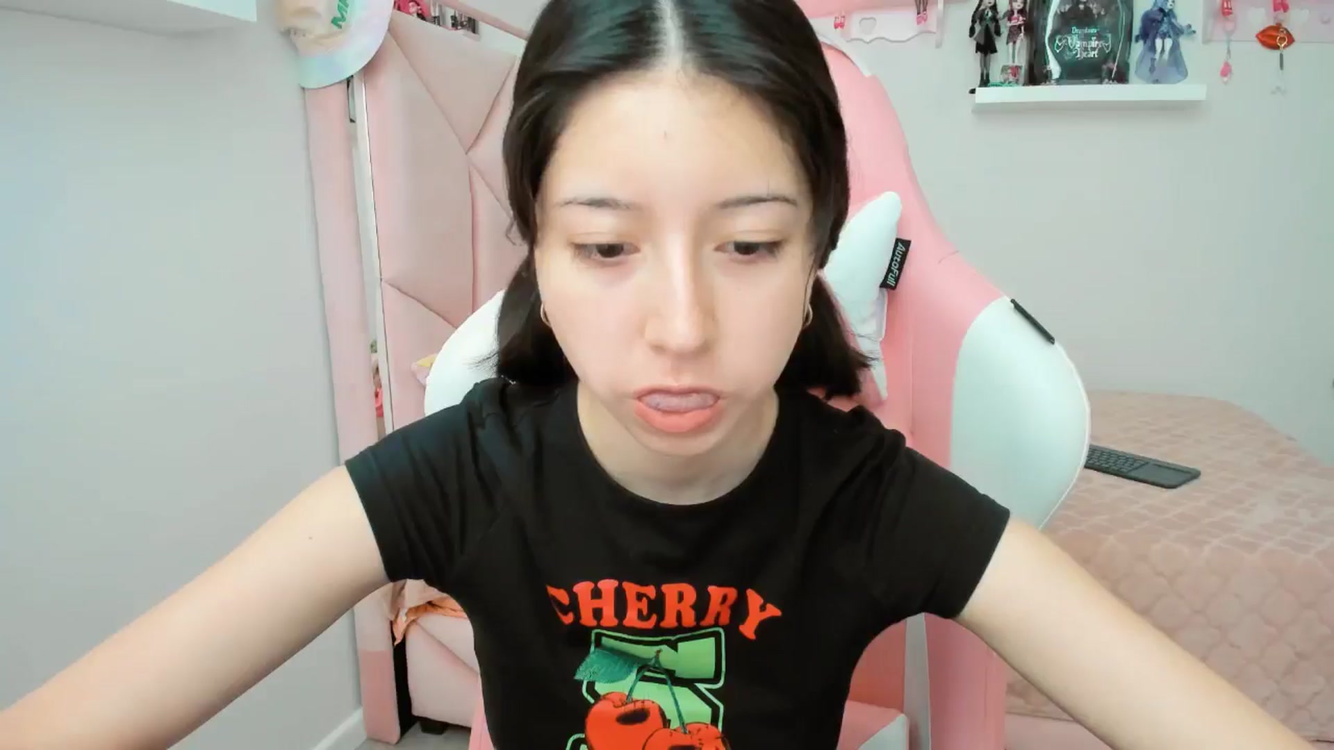 Gallery image thumbnail from Cherrycute666's myfreecams stream on, 11/07/2024, 22:09 image 20 of 20
