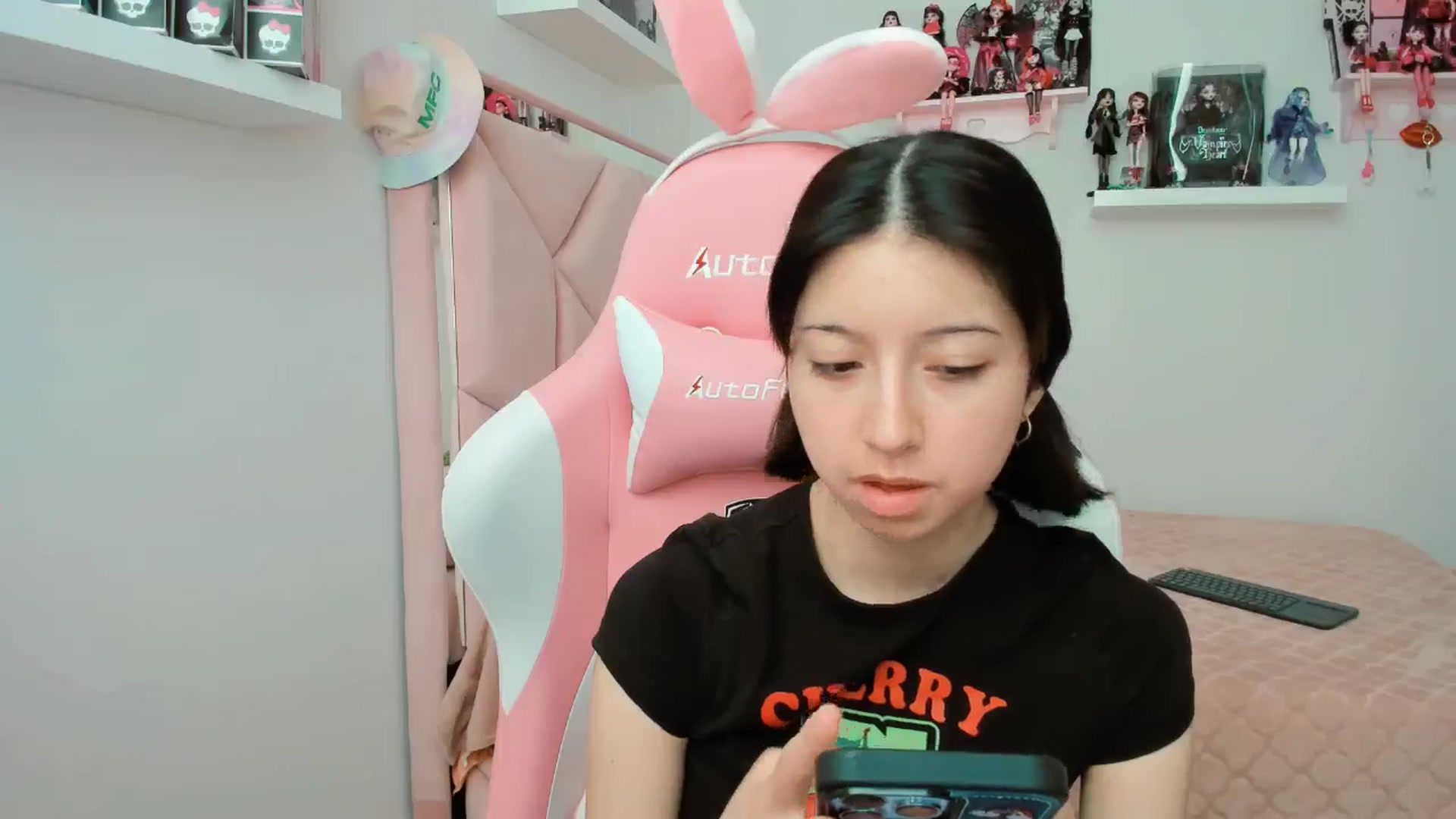 Gallery image thumbnail from Cherrycute666's myfreecams stream on, 11/07/2024, 22:09 image 17 of 20