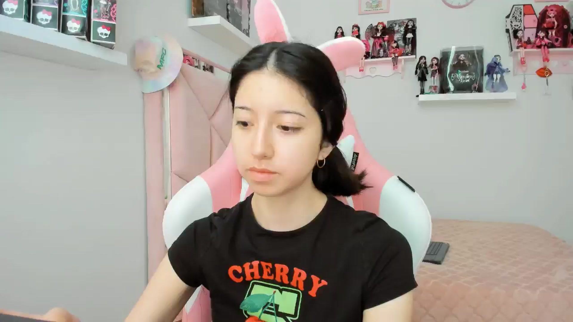 Gallery image thumbnail from Cherrycute666's myfreecams stream on, 11/07/2024, 22:09 image 1 of 20