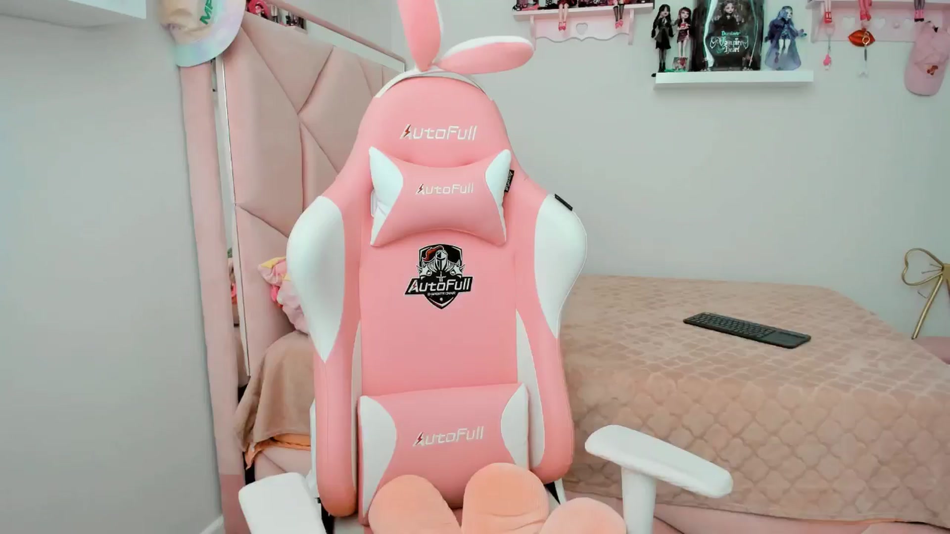 Gallery image thumbnail from Cherrycute666's myfreecams stream on, 11/07/2024, 22:09 image 19 of 20