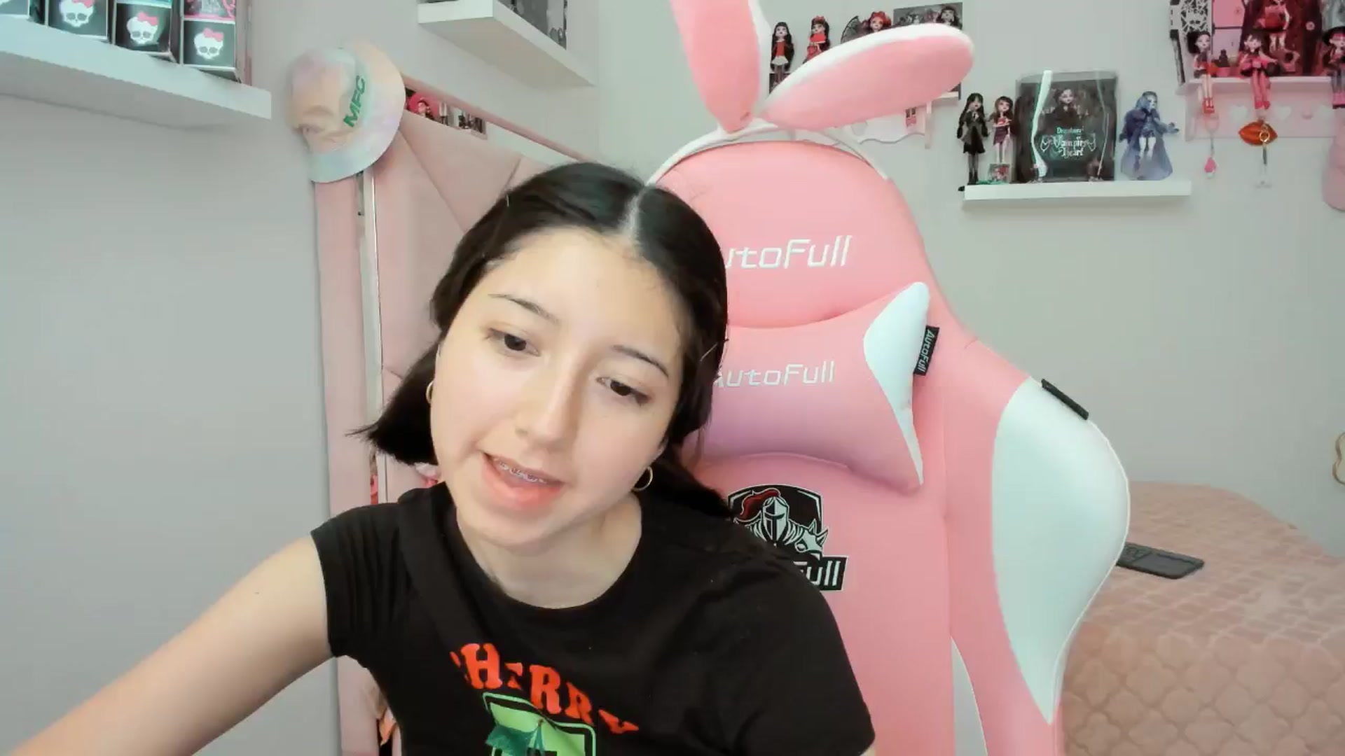 Gallery image thumbnail from Cherrycute666's myfreecams stream on, 11/08/2024, 24:11 image 3 of 20