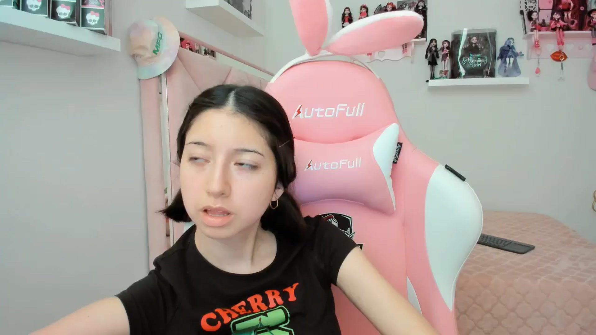 Gallery image thumbnail from Cherrycute666's myfreecams stream on, 11/08/2024, 24:11 image 5 of 20