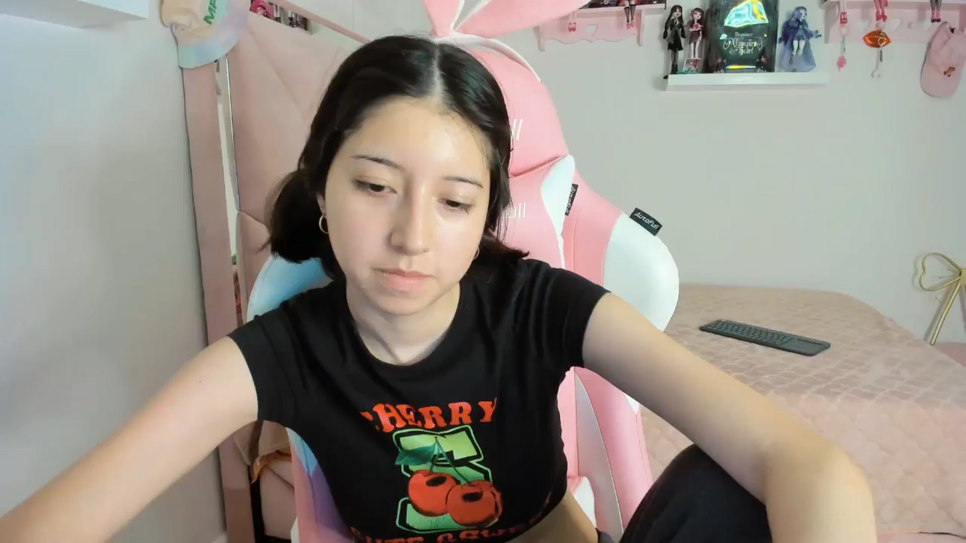 Gallery image thumbnail from Cherrycute666's myfreecams stream on, 11/08/2024, 24:11 image 20 of 20