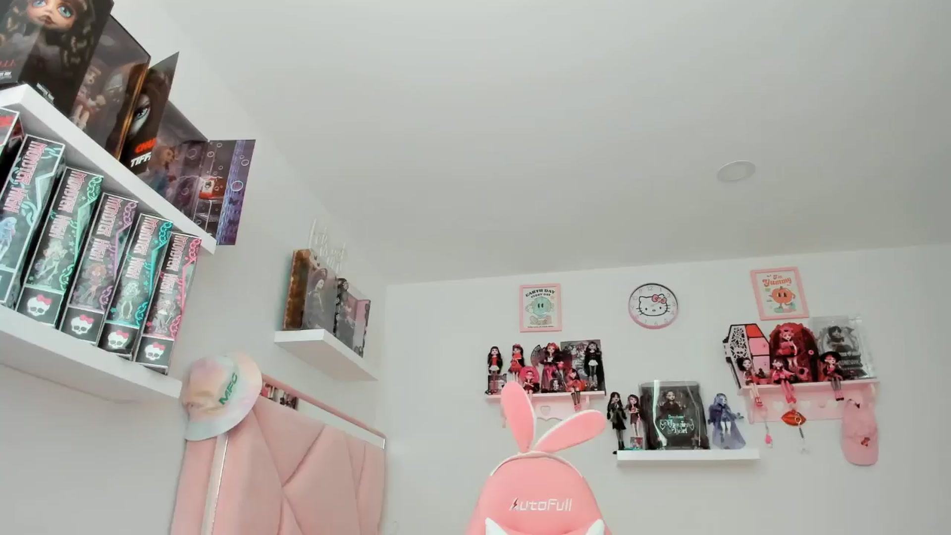 Gallery image thumbnail from Cherrycute666's myfreecams stream on, 11/08/2024, 24:11 image 12 of 20