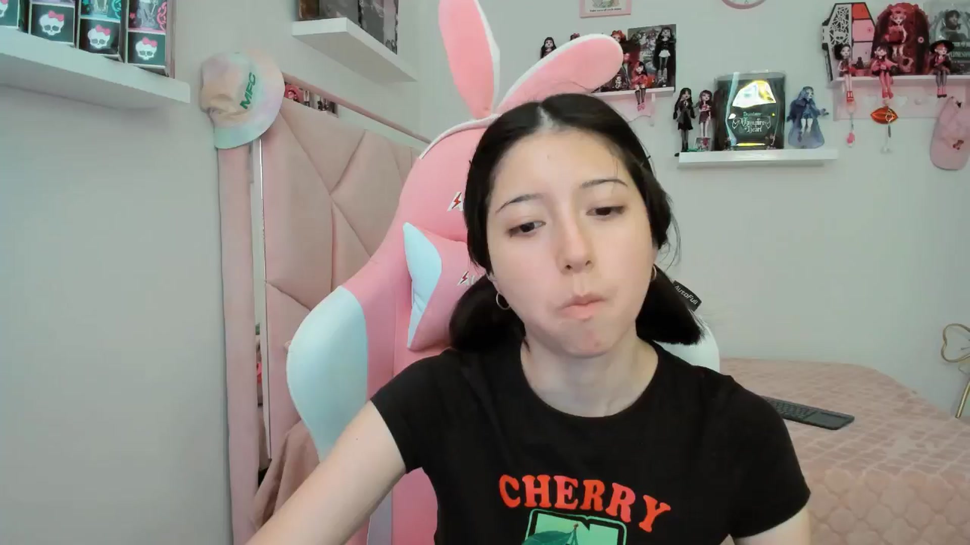 Gallery image thumbnail from Cherrycute666's myfreecams stream on, 11/08/2024, 24:11 image 13 of 20