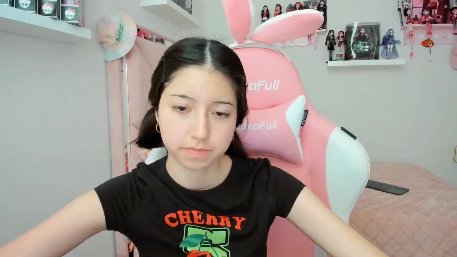 Gallery image thumbnail from Cherrycute666's myfreecams stream on, 11/08/2024, 24:11 image 2 of 20