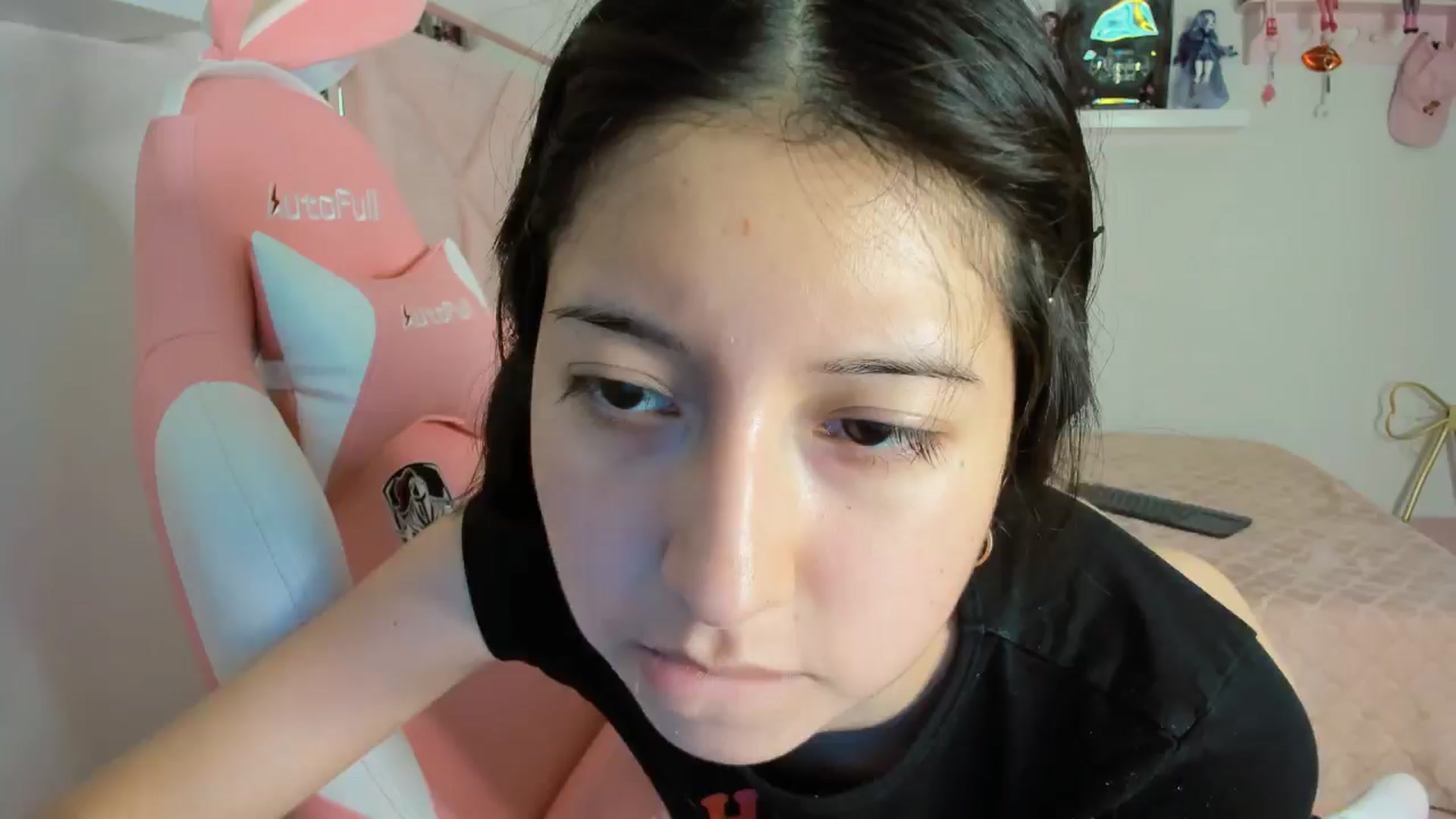 Gallery image thumbnail from Cherrycute666's myfreecams stream on, 11/08/2024, 24:11 image 18 of 20
