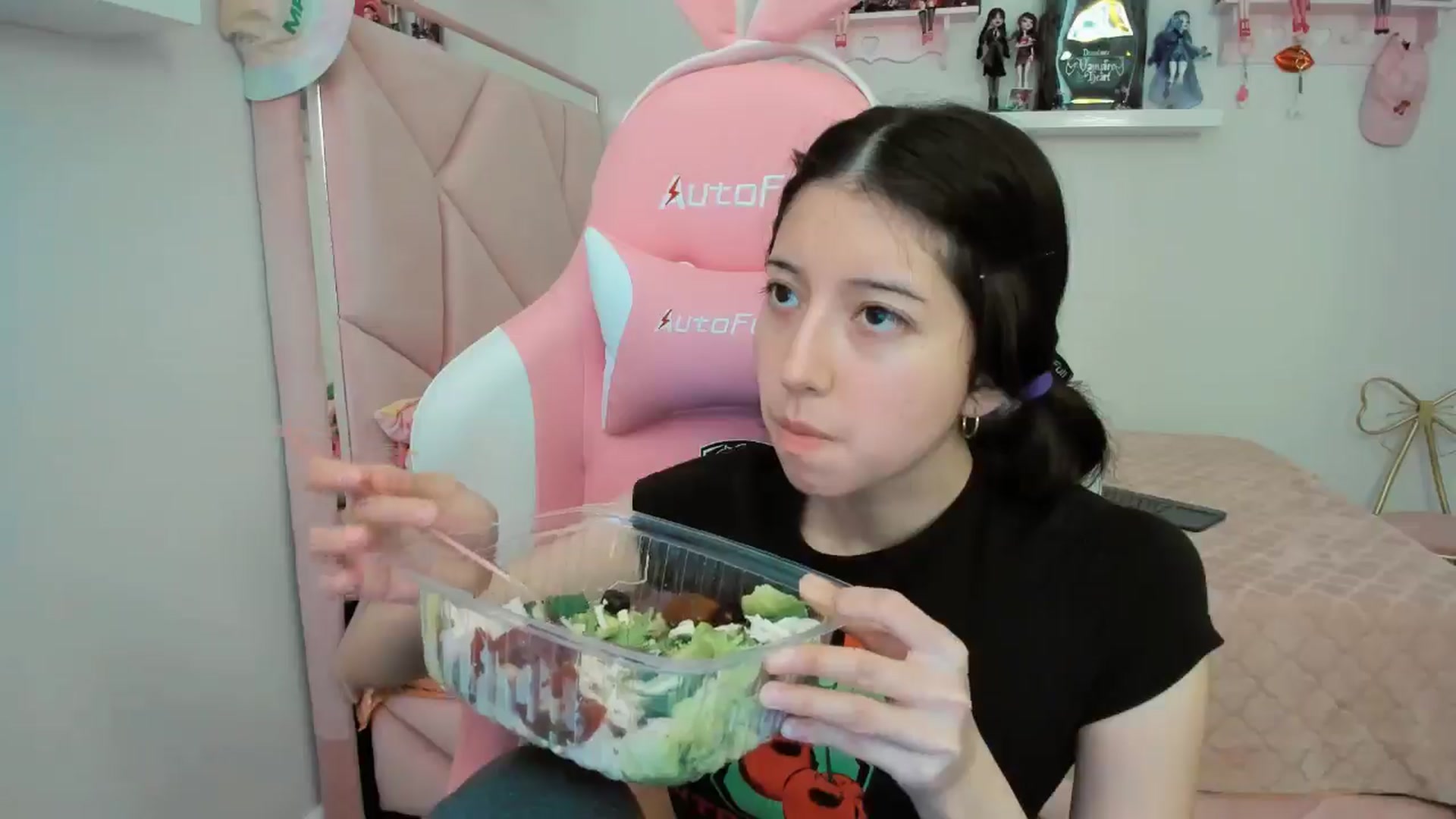 Gallery image thumbnail from Cherrycute666's myfreecams stream on, 11/08/2024, 24:11 image 14 of 20