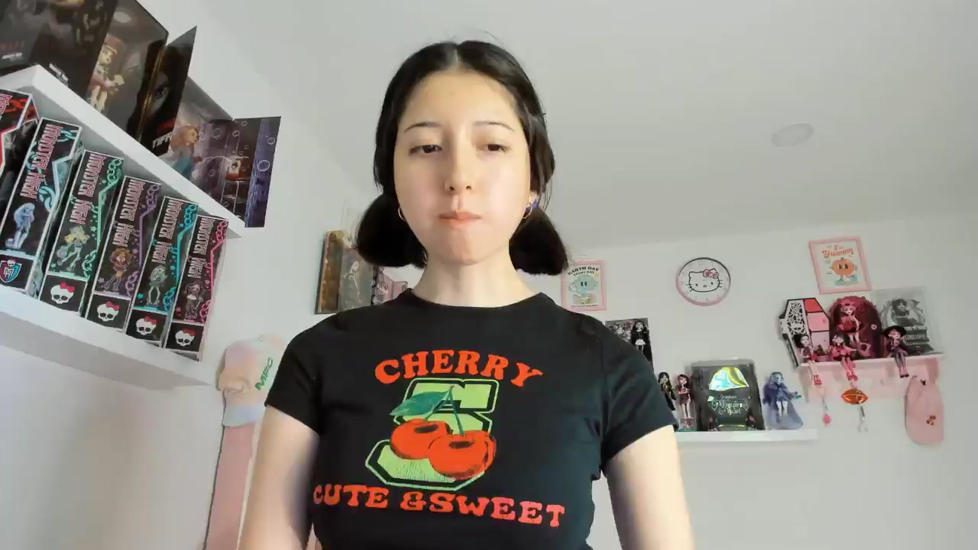 Gallery image thumbnail from Cherrycute666's myfreecams stream on, 11/08/2024, 24:25 image 1 of 20