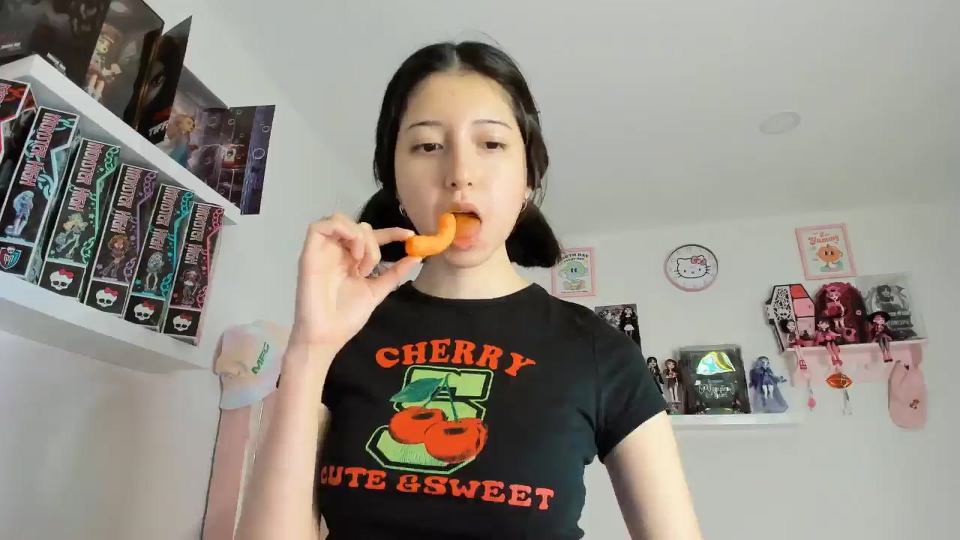 Gallery image thumbnail from Cherrycute666's myfreecams stream on, 11/08/2024, 24:25 image 3 of 20