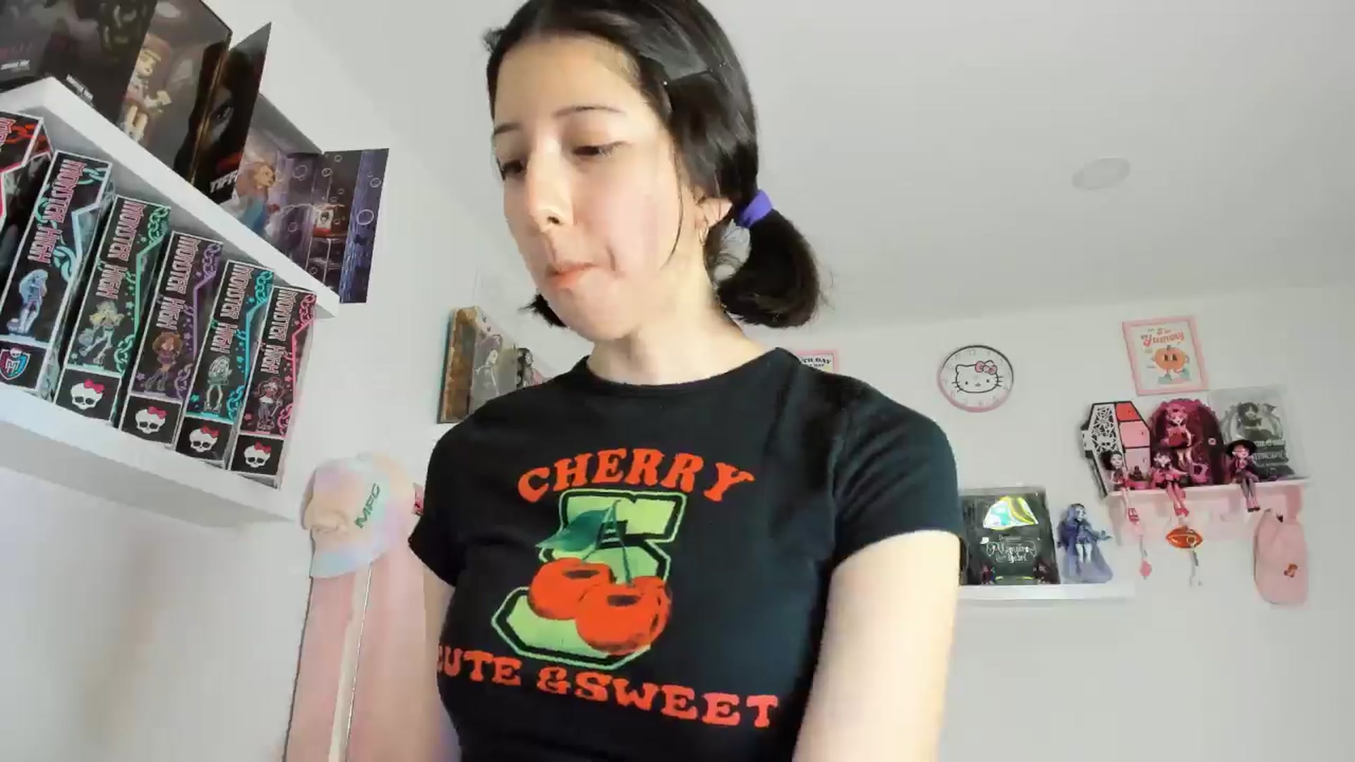 Gallery image thumbnail from Cherrycute666's myfreecams stream on, 11/08/2024, 24:25 image 4 of 20