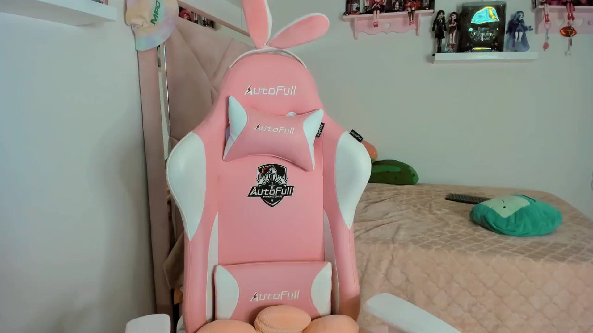 Gallery image thumbnail from Cherrycute666's myfreecams stream on, 11/08/2024, 05:40 image 17 of 20
