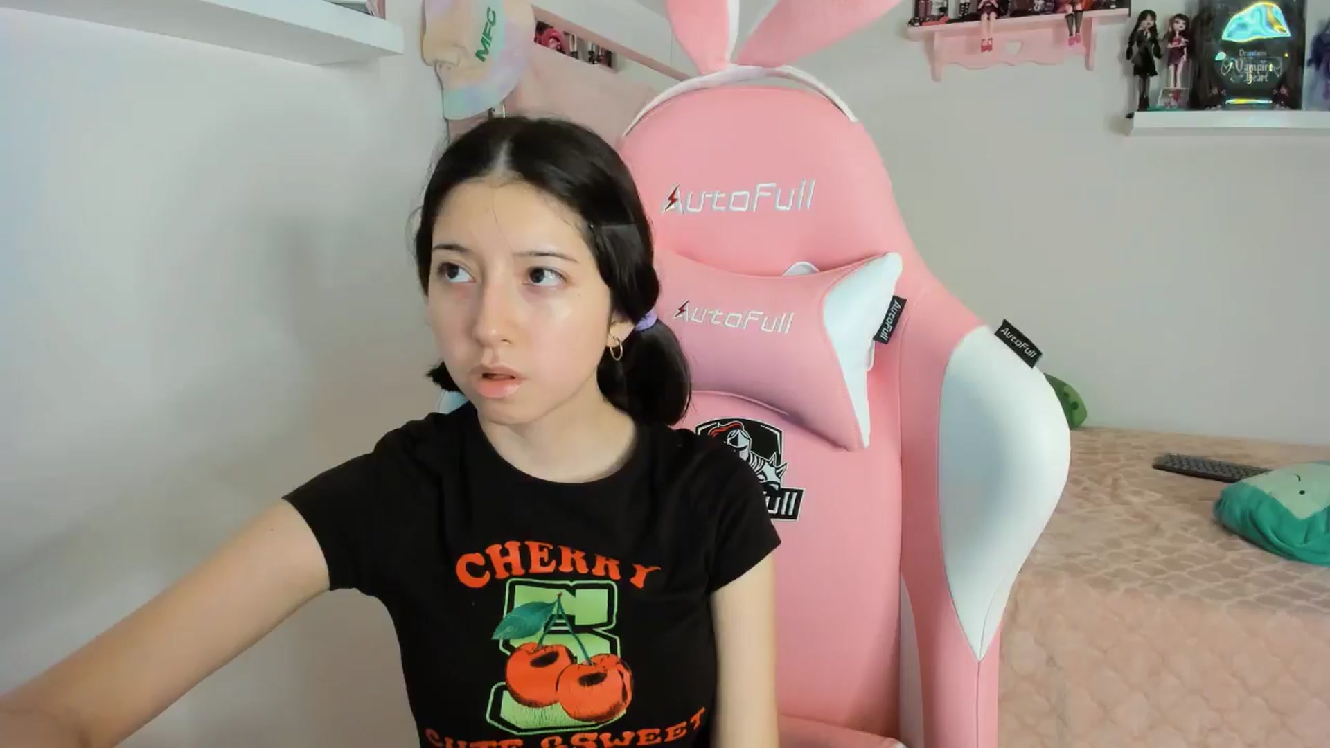 Gallery image thumbnail from Cherrycute666's myfreecams stream on, 11/08/2024, 05:40 image 18 of 20