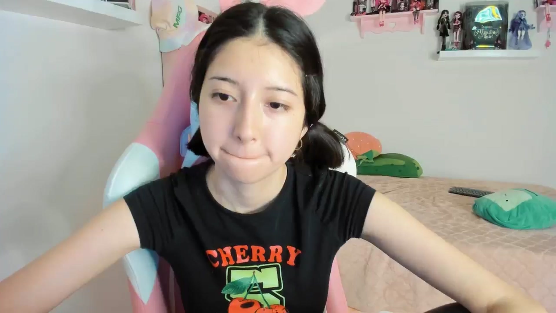 Gallery image thumbnail from Cherrycute666's myfreecams stream on, 11/08/2024, 05:40 image 14 of 20