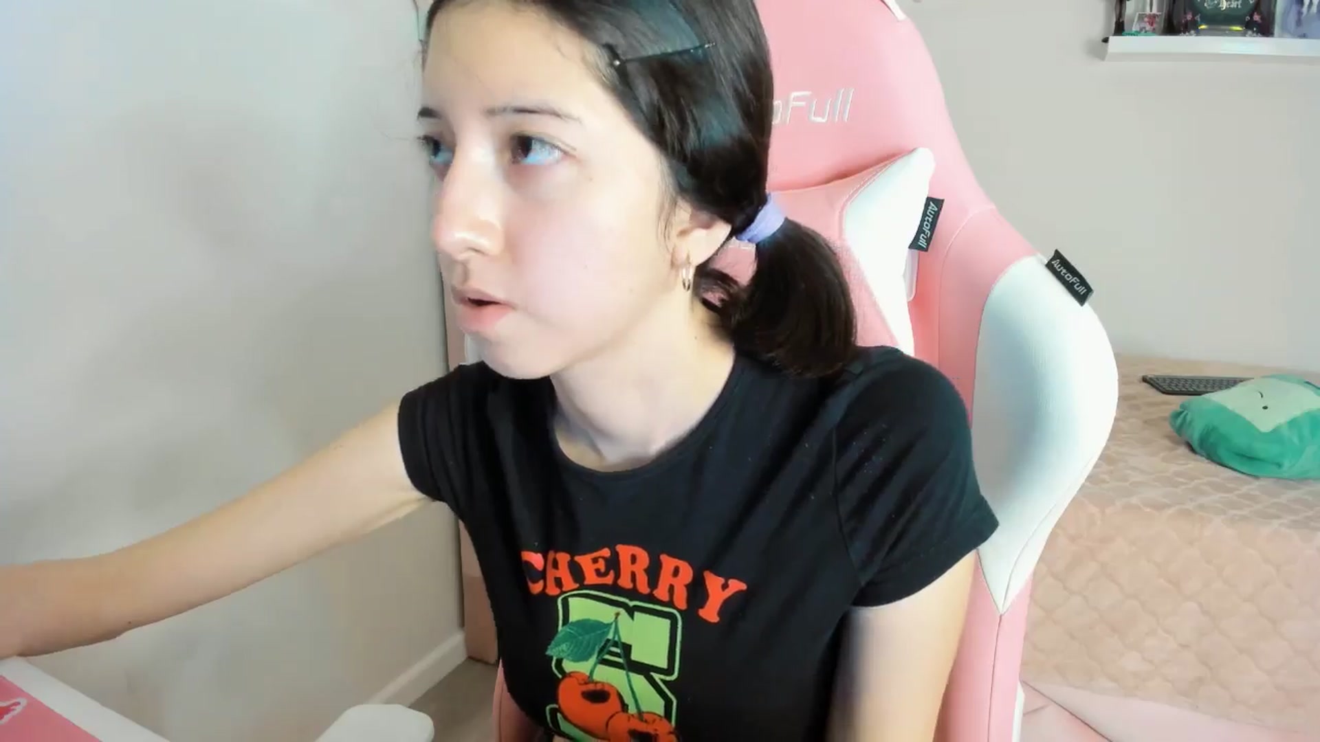 Gallery image thumbnail from Cherrycute666's myfreecams stream on, 11/08/2024, 05:40 image 6 of 20