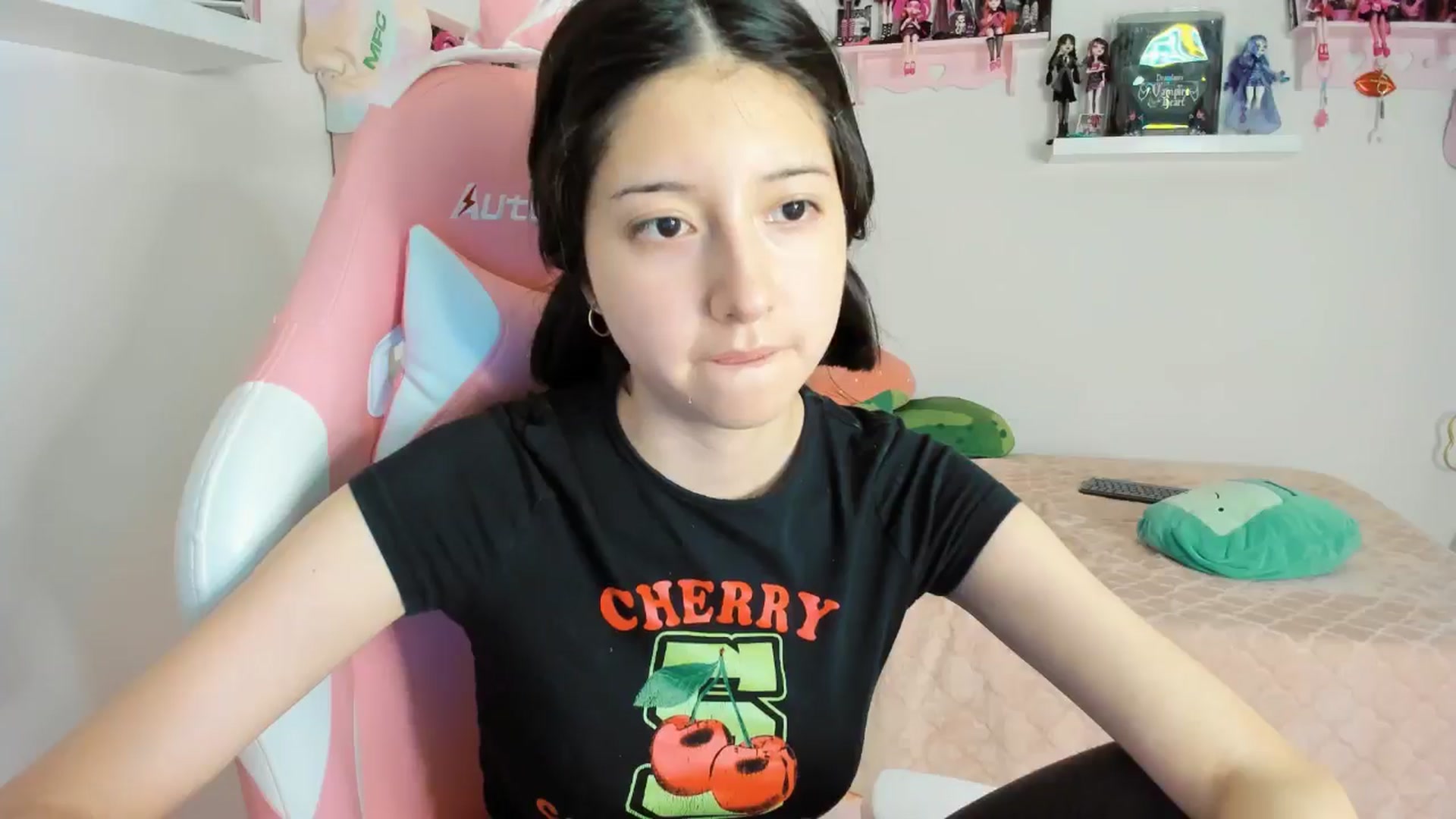 Gallery image thumbnail from Cherrycute666's myfreecams stream on, 11/08/2024, 05:40 image 13 of 20