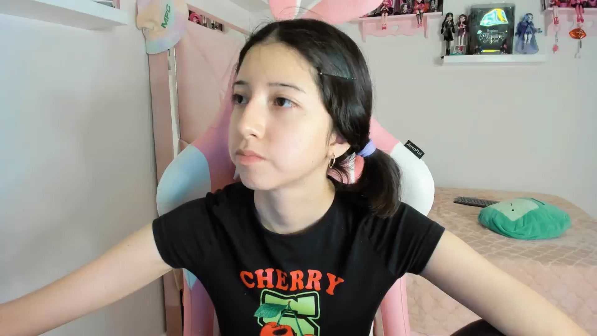 Gallery image thumbnail from Cherrycute666's myfreecams stream on, 11/08/2024, 05:40 image 12 of 20