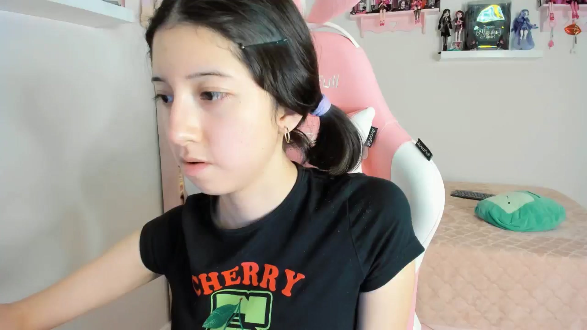 Gallery image thumbnail from Cherrycute666's myfreecams stream on, 11/08/2024, 05:40 image 19 of 20