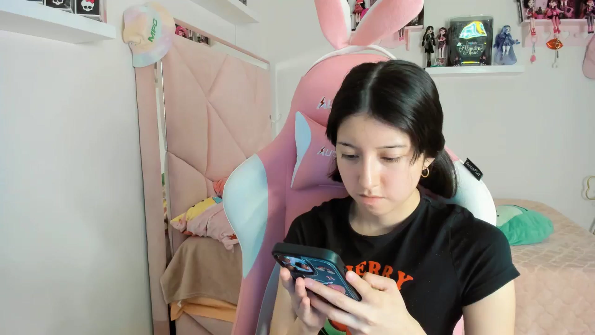 Gallery image thumbnail from Cherrycute666's myfreecams stream on, 11/08/2024, 06:55 image 14 of 20