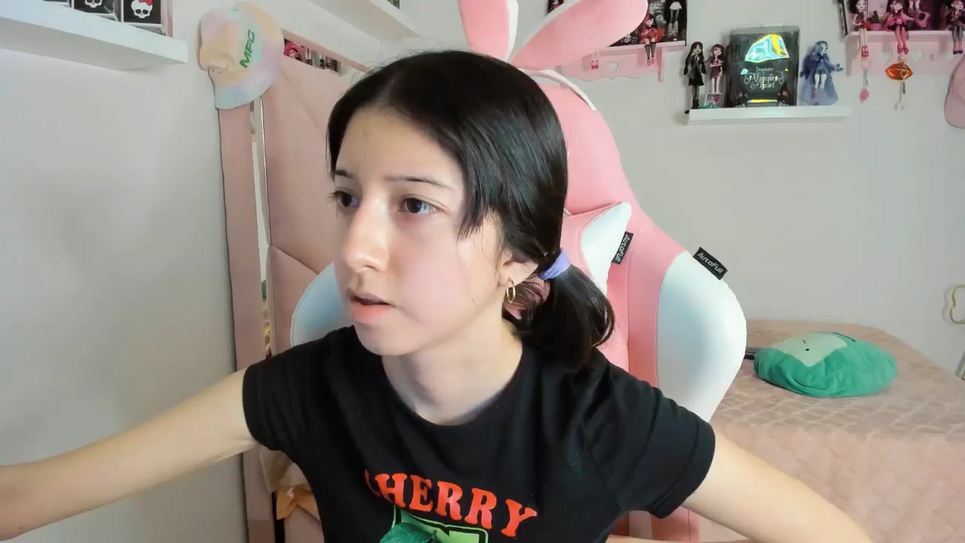 Gallery image thumbnail from Cherrycute666's myfreecams stream on, 11/08/2024, 06:55 image 15 of 20