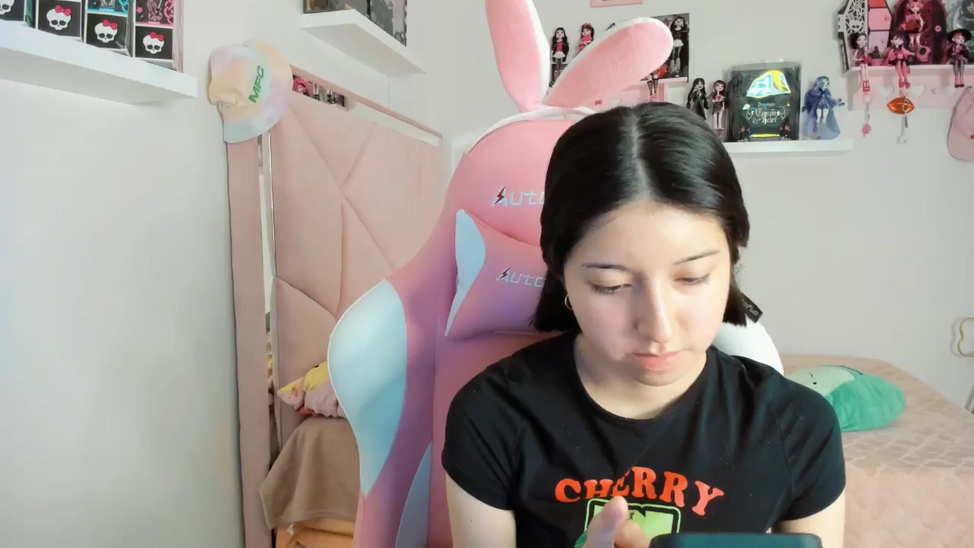 Gallery image thumbnail from Cherrycute666's myfreecams stream on, 11/08/2024, 06:55 image 8 of 20