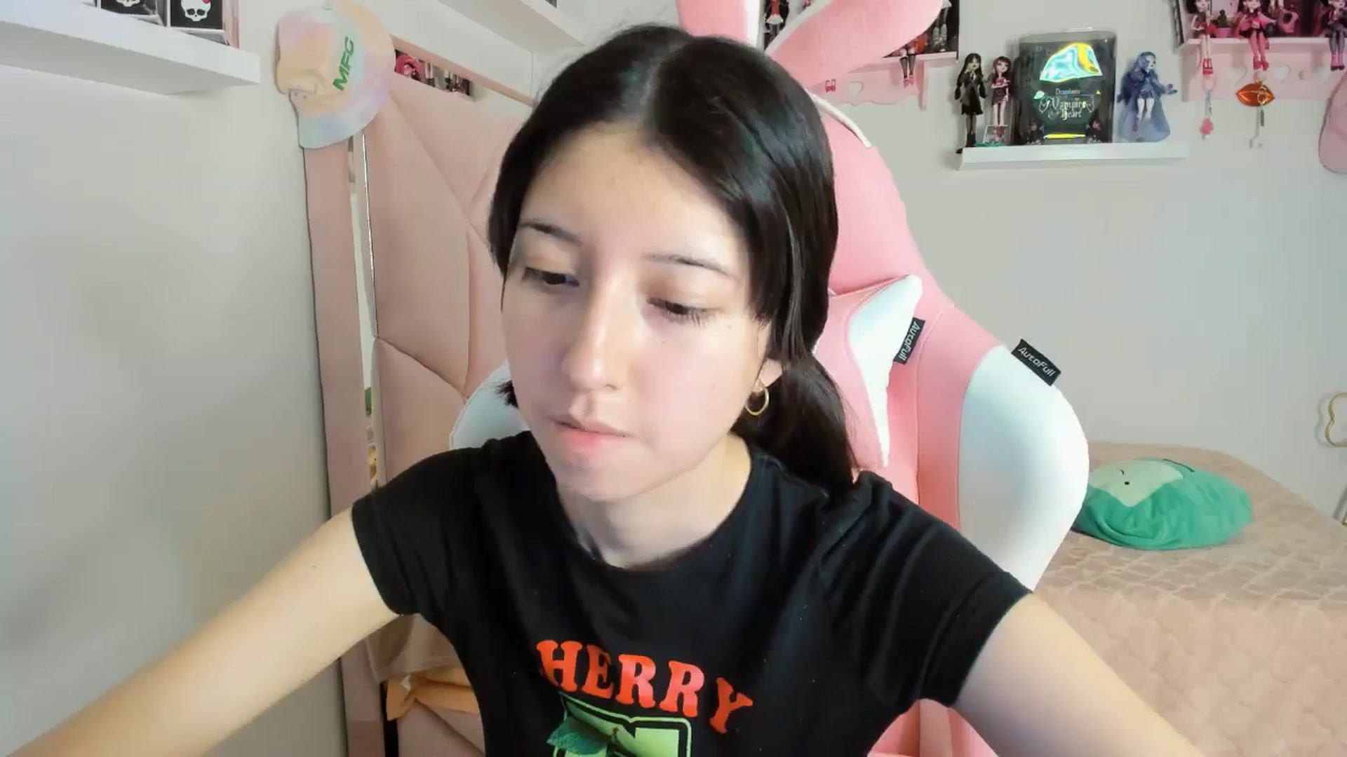 Gallery image thumbnail from Cherrycute666's myfreecams stream on, 11/08/2024, 06:55 image 20 of 20