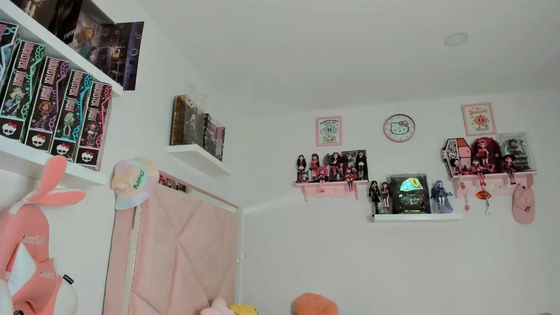 Gallery image thumbnail from Cherrycute666's myfreecams stream on, 11/08/2024, 06:55 image 6 of 20